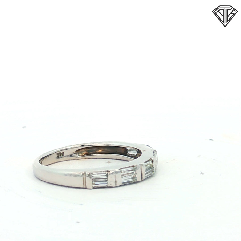 14k White Gold .60ct G/H VS2 /SI1 (6) Baguette Diamond Band Size 6.5