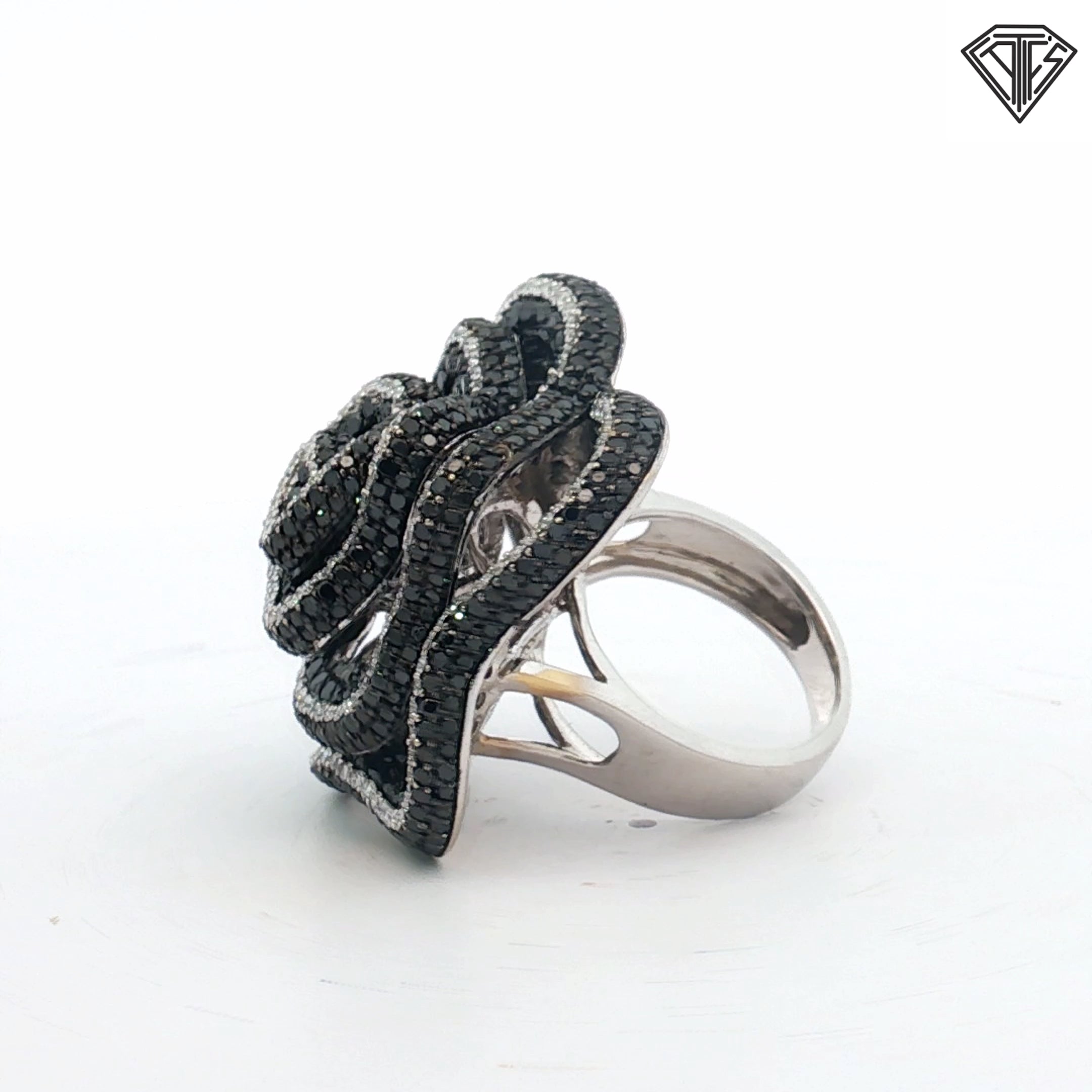 18k White Gold 1.50ct G VS2 Round Diamond /2.75ct Black Diamond Rose Ring Size 5