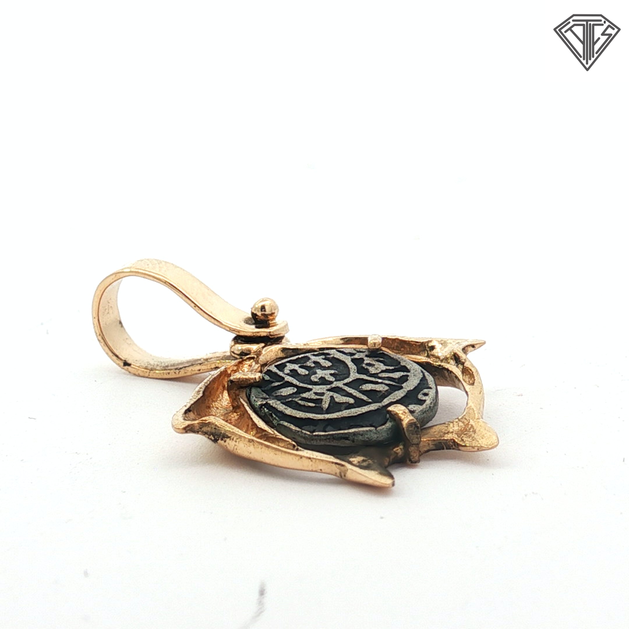 14k Yellow Gold Atocha Coin with (2) Dolphin Pendant (Vintage)