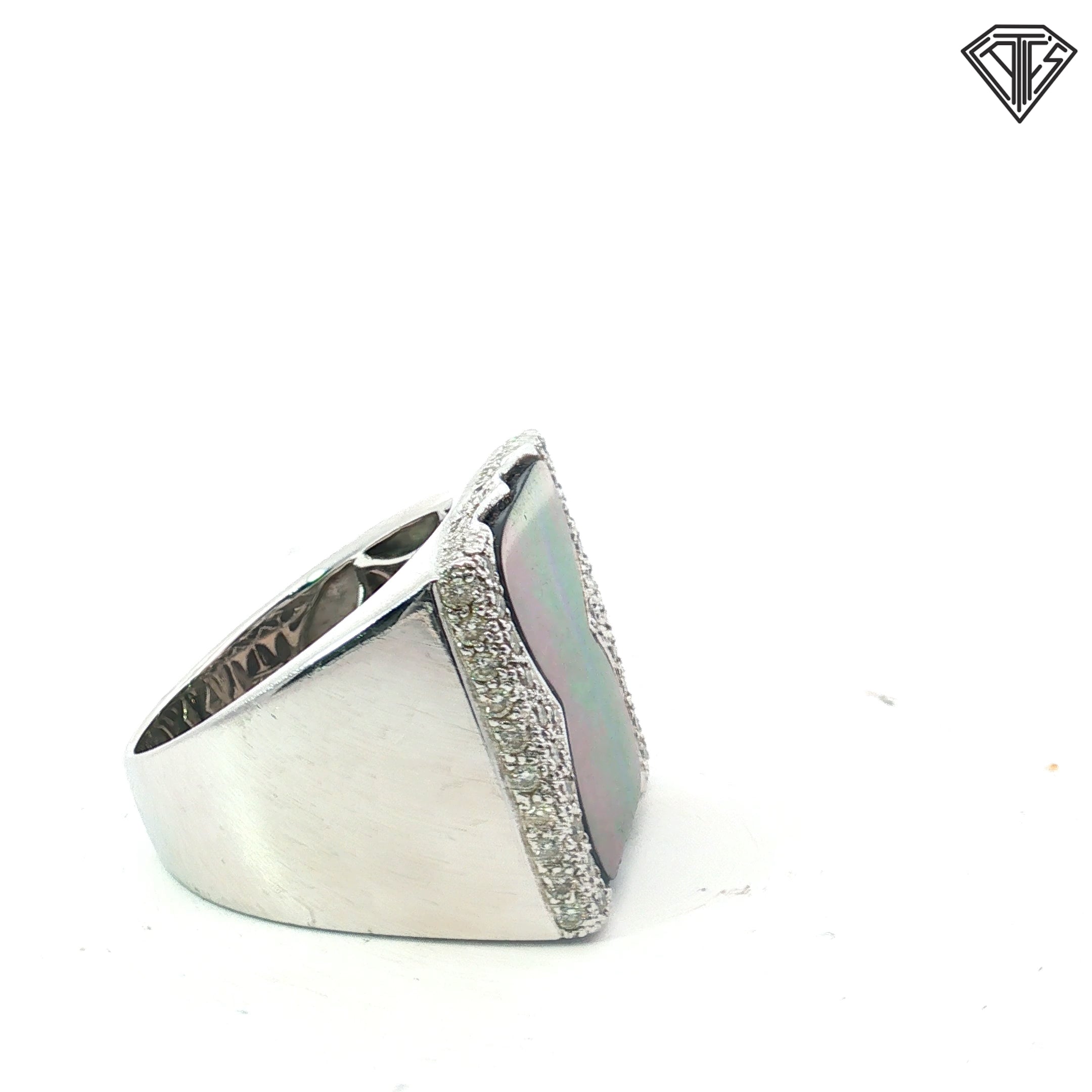 18k White Gold .35ct F VS2 Round Diamond / Flat 3/4" Tahitian Mother of Pearl Ring Size 7  17.7 gram