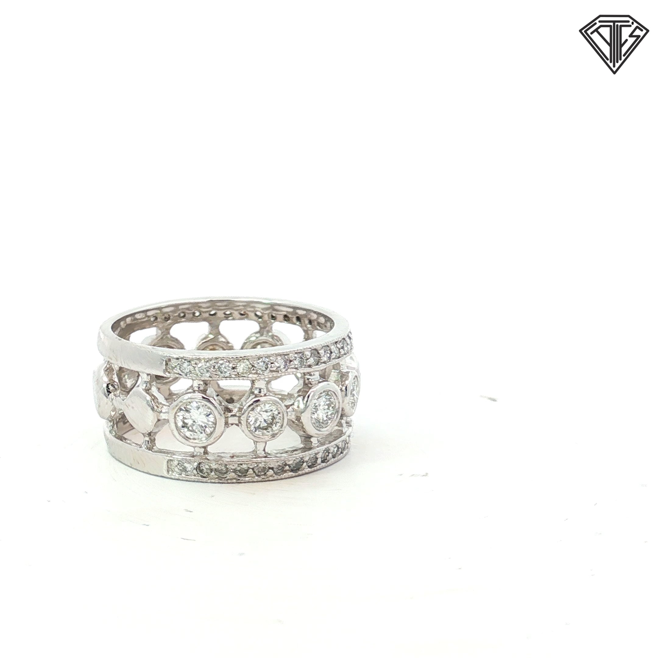 14k White Gold 1.50ct G SI1 Round Diamond (3) Row Bezel Set Center Diamond Ring Size 8.5