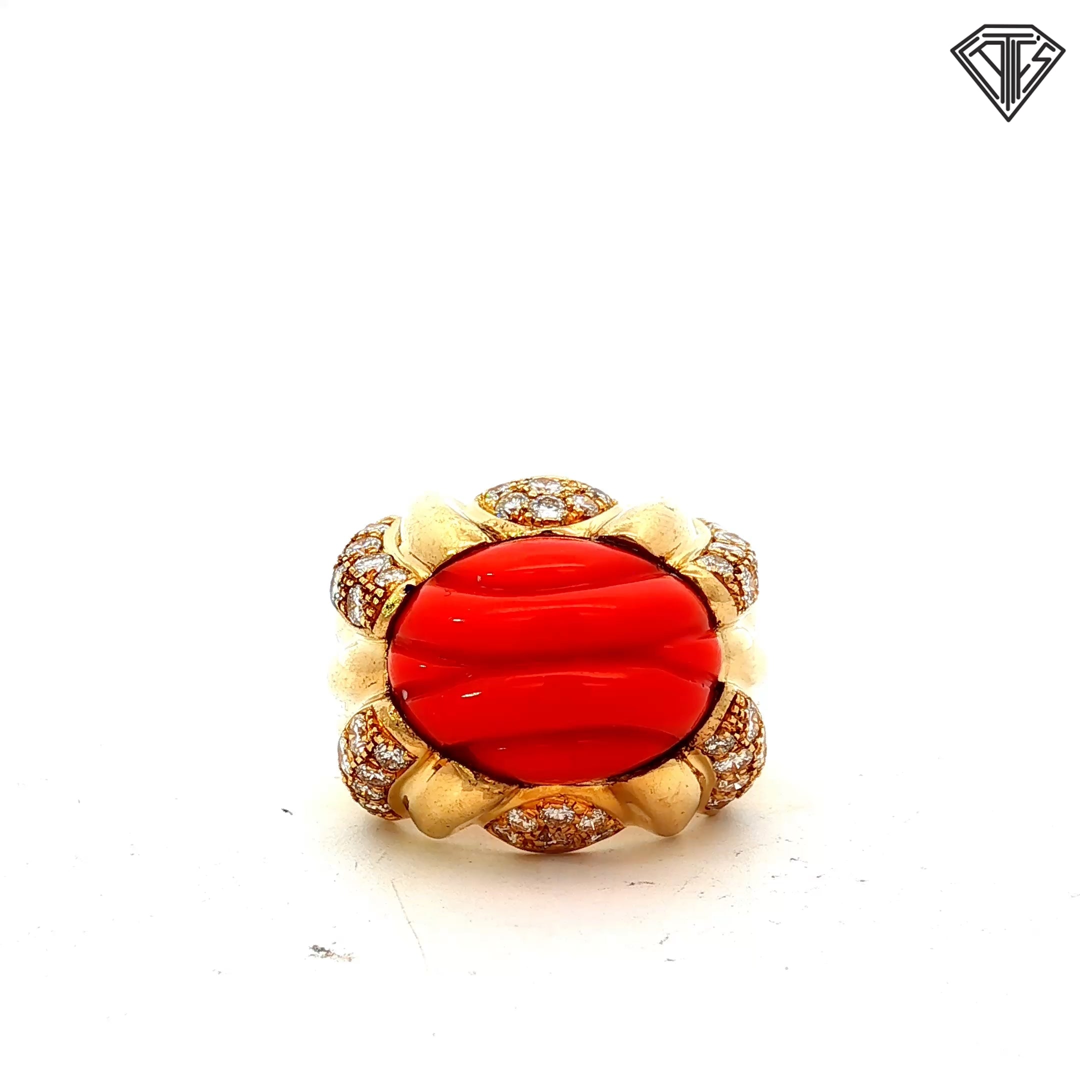 18k Yellow Gold .90ct F VS1 Round Diamond and Coral Ring Vintage