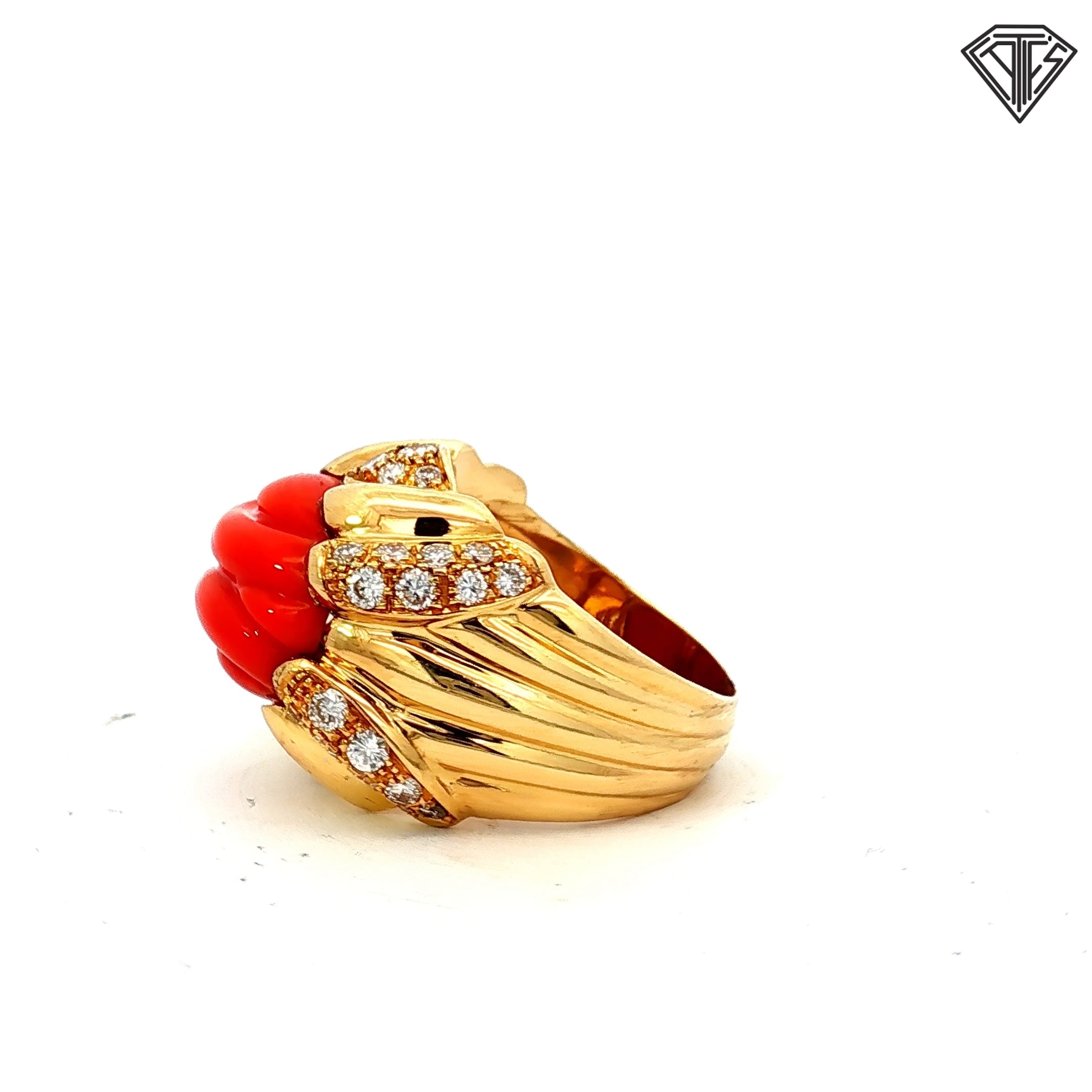 18k Yellow Gold .90ct F VS1 Round Diamond and Coral Ring Vintage