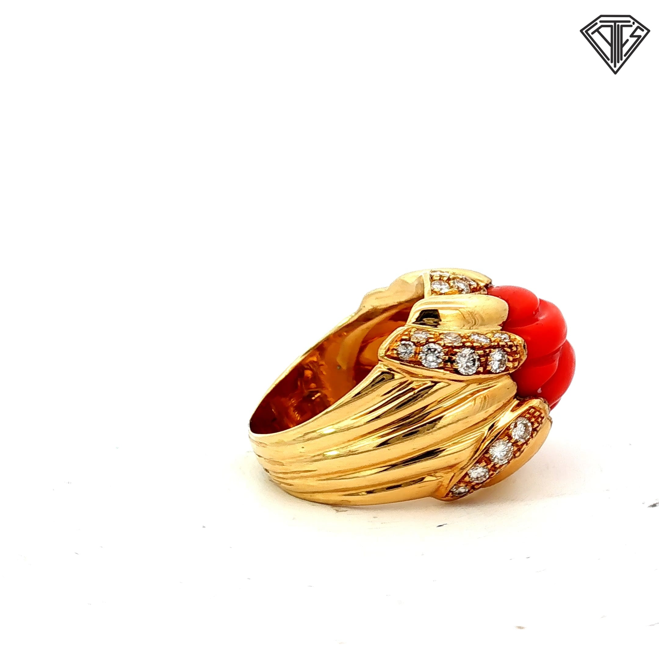 18k Yellow Gold .90ct F VS1 Round Diamond and Coral Ring Vintage