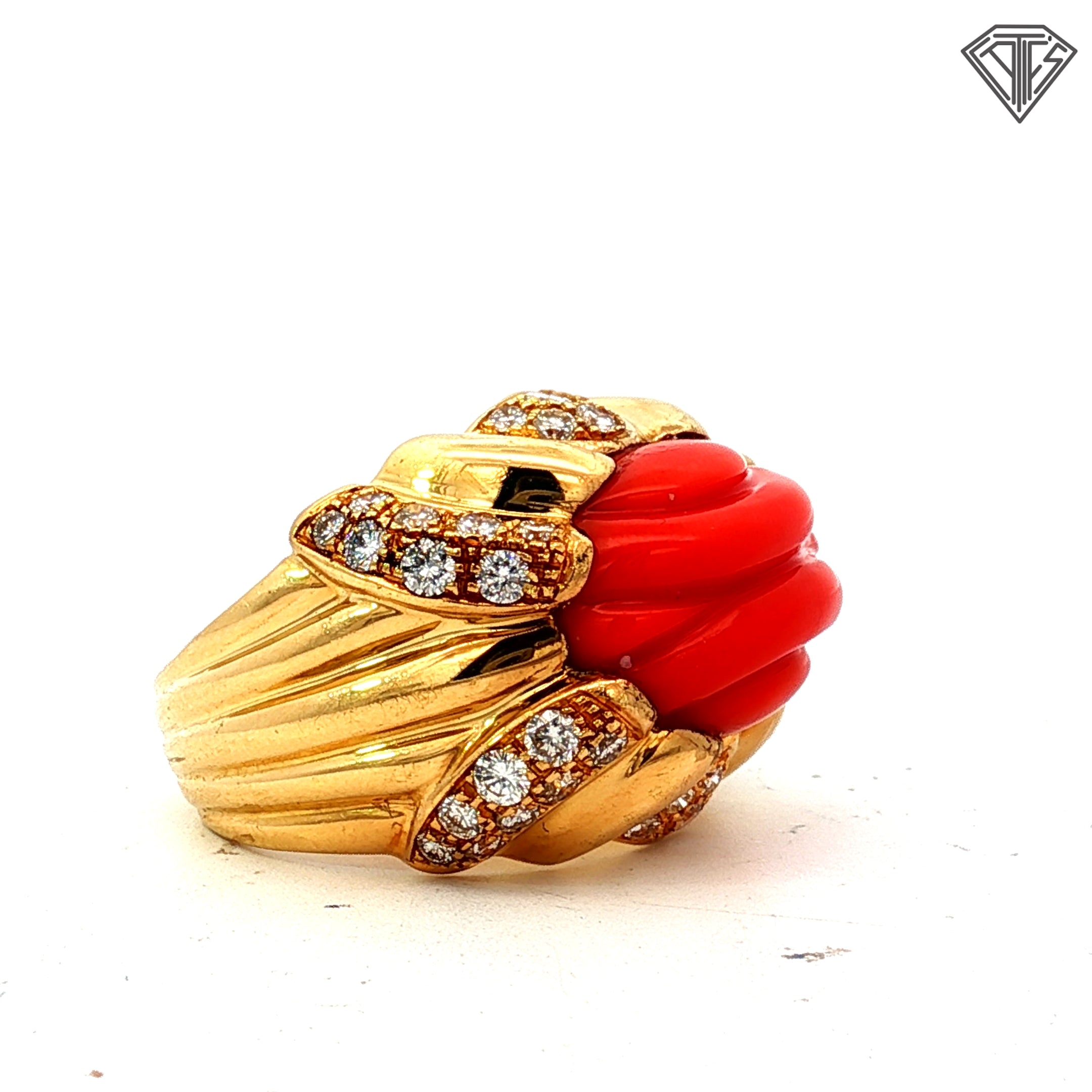 18k Yellow Gold .90ct F VS1 Round Diamond and Coral Ring Vintage