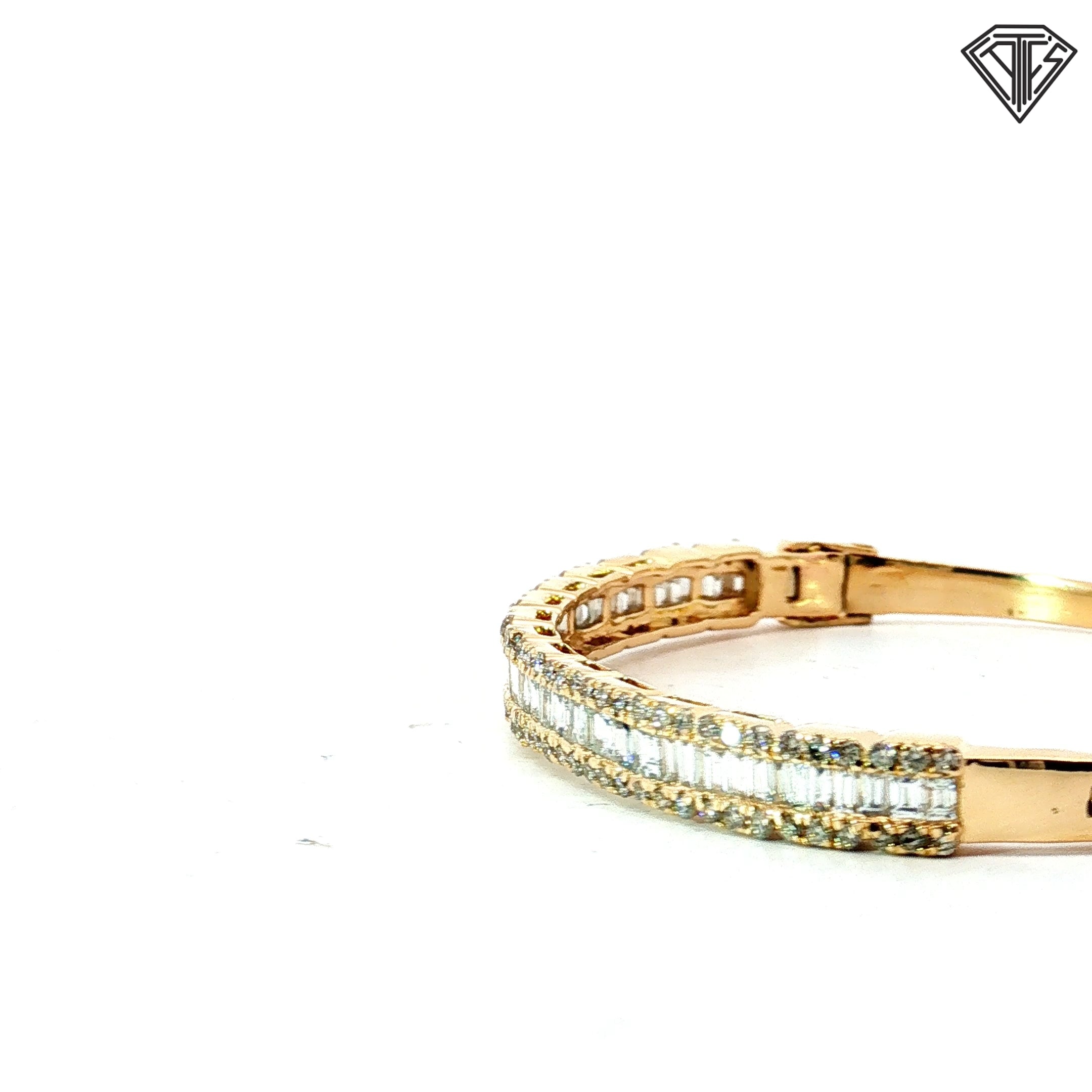 14k Yellow Gold 3.00ct G SI1 Baguette/ Round Diamond Total Weight Bangel Bracelet