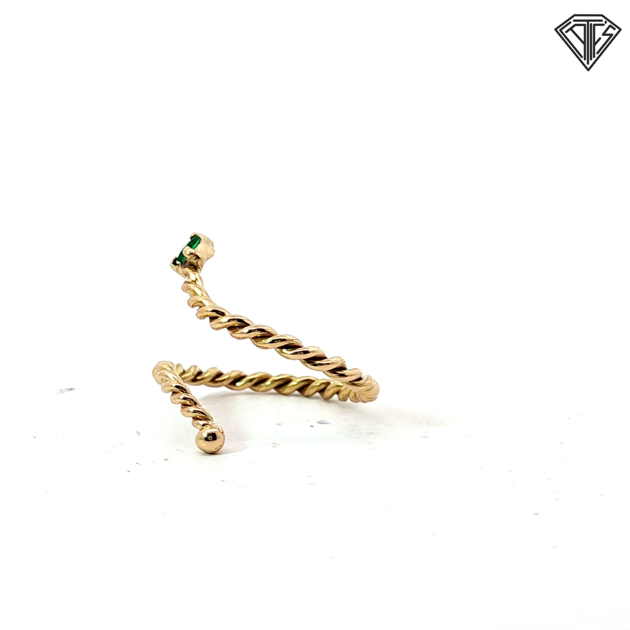 18k Yellow Gold Braided Open Emerald Ring Size 2.1 gram Size 6