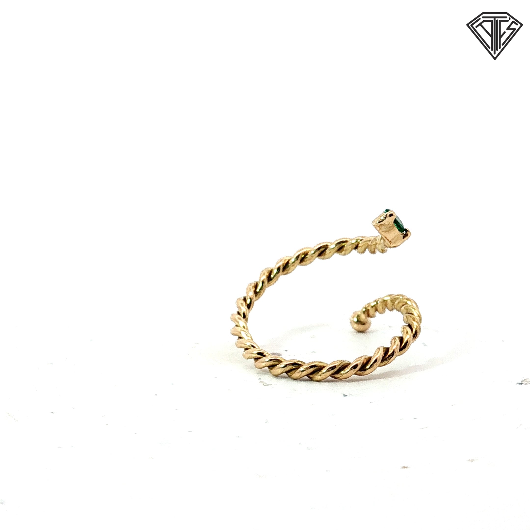 18k Yellow Gold Braided Open Emerald Ring Size 2.1 gram Size 6