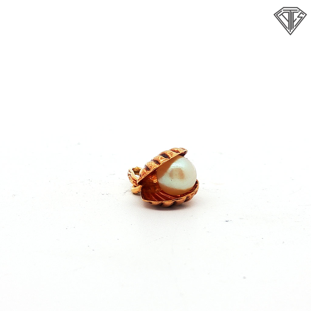 18k Yellow Gold Fresh Water Pearl Clam Shell Pendant 1.8 gram
