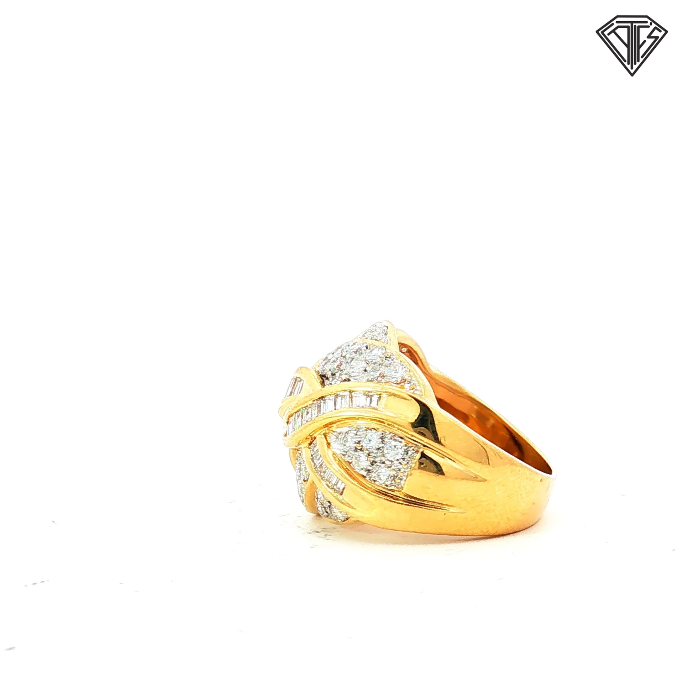 18k Yellow Gold 2.50ct E/F VS1/VS2 Round and Baguette Diamond Estate Woven/ Braided Cocktail Ring  Size 7.5