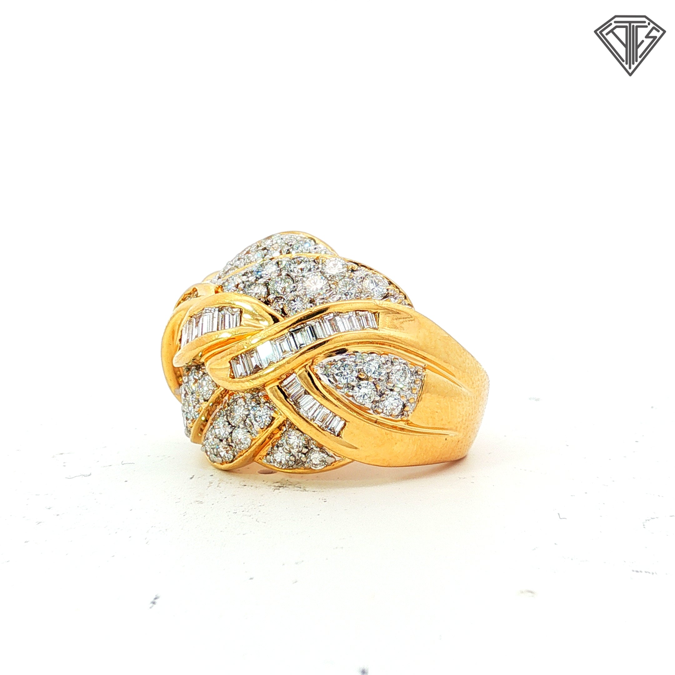18k Yellow Gold 2.50ct E/F VS1/VS2 Round and Baguette Diamond Estate Woven/ Braided Cocktail Ring  Size 7.5