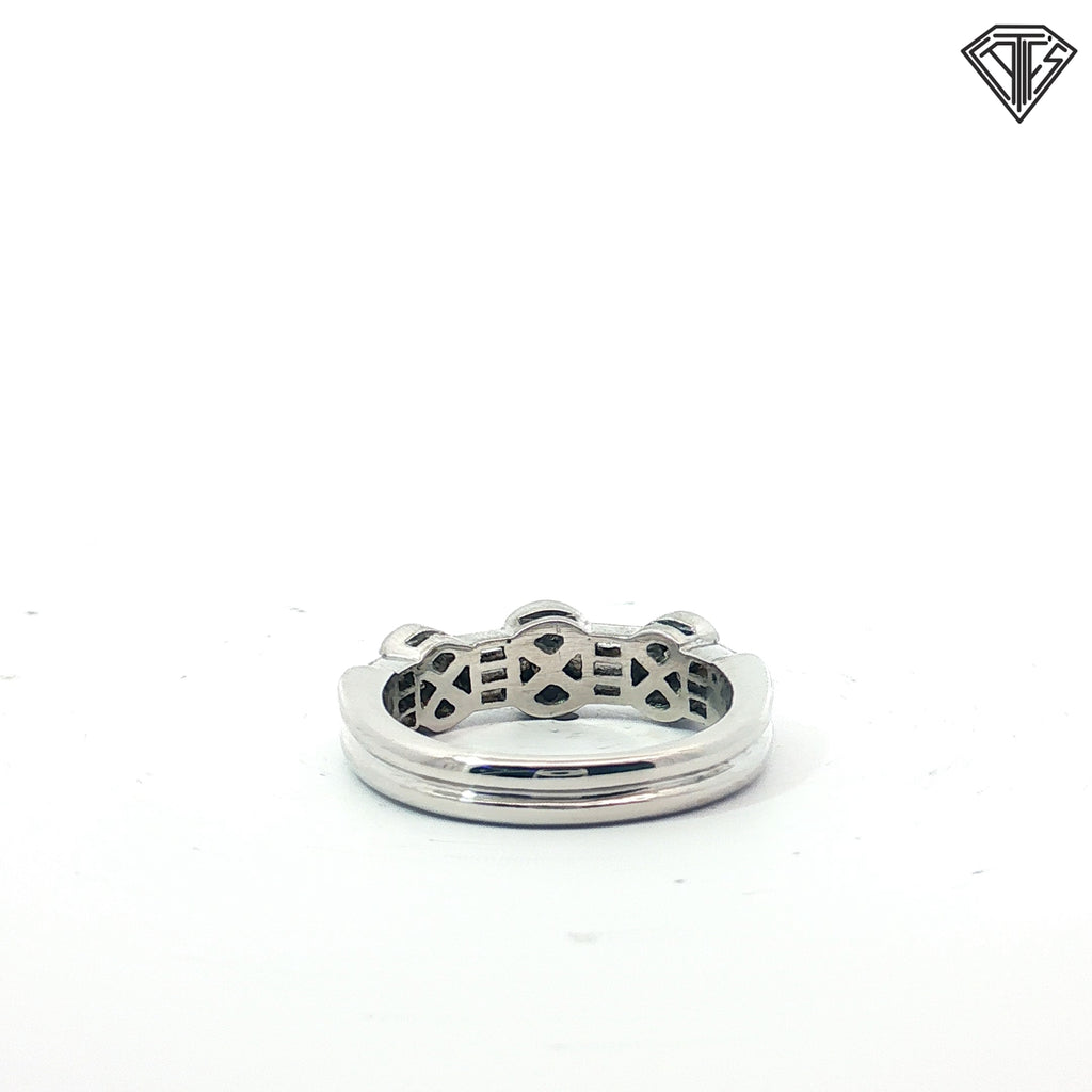18k White Gold 1.10ct E VS1 Baguette and Round Diamond Approx. Ring Size 7 Italian Export Design By Vicenza Italy