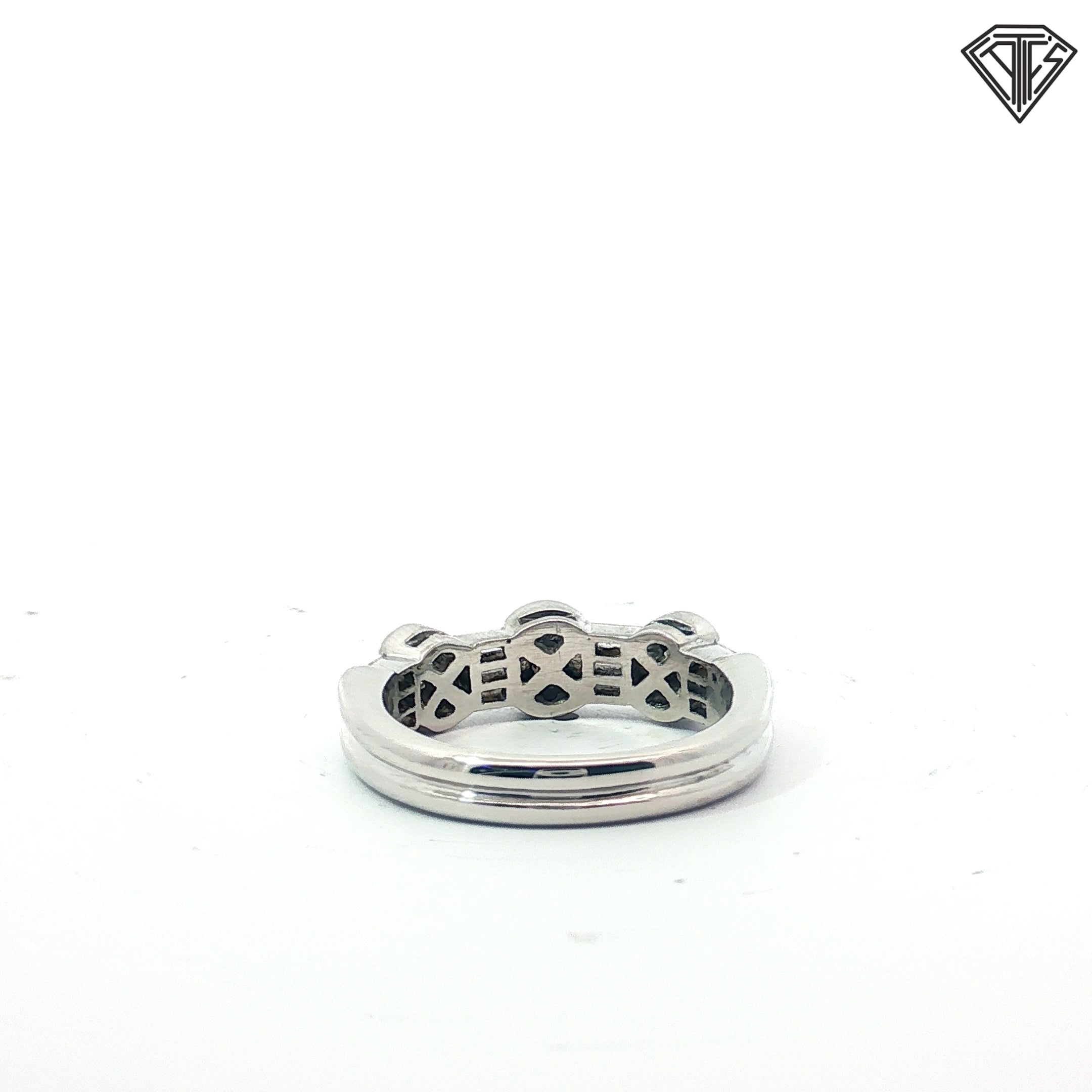 18k White Gold 1.10ct E VS1 Baguette and Round Diamond Approx. Ring Size 7 Italian Export Design By Vicenza Italy