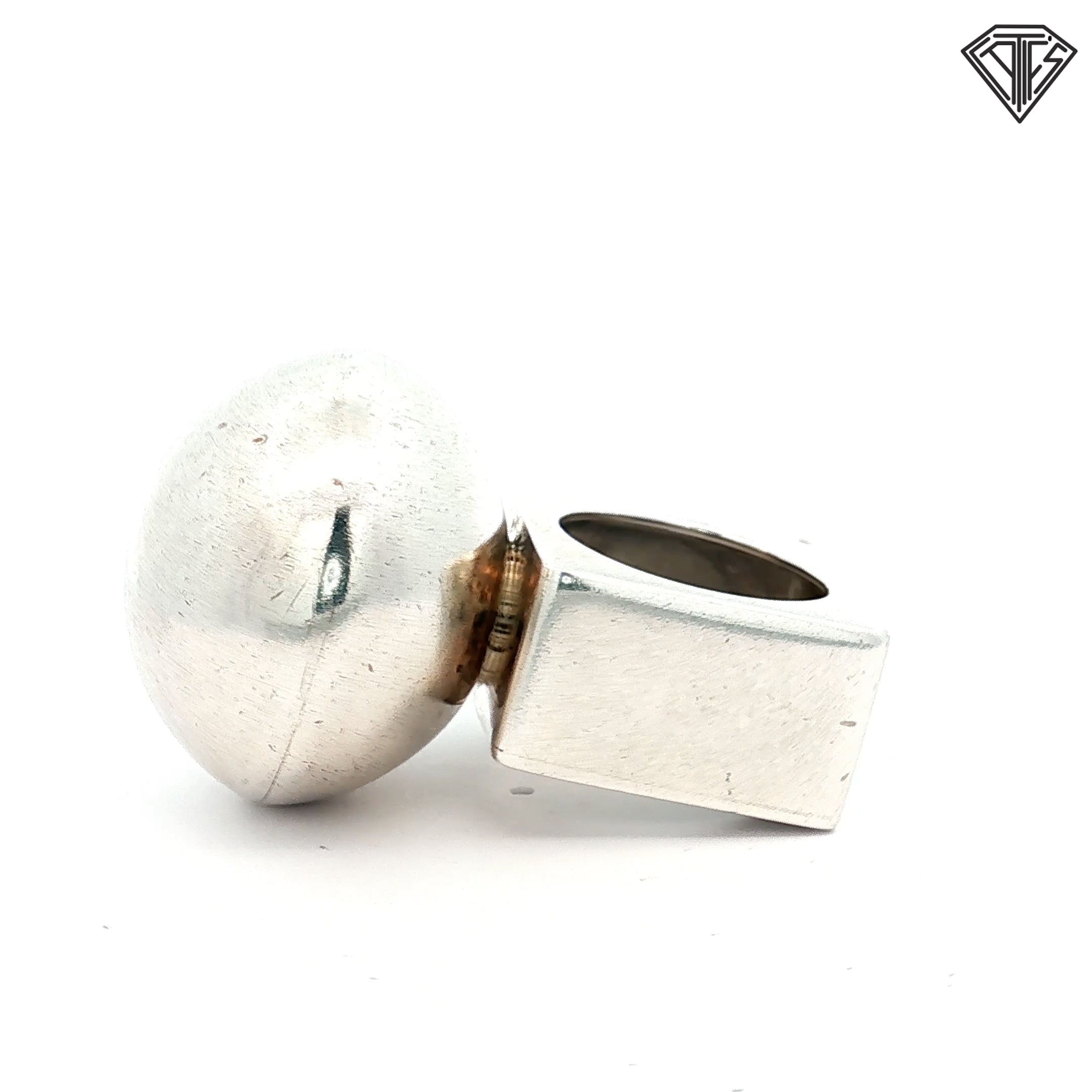 Pre-Loved Kalibre Vintage Silver Globe Ring Size 7  Designed By Harlene Korey