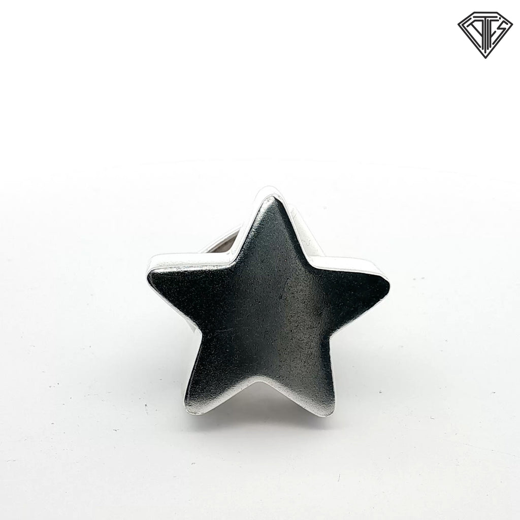 Pre-Loved Kalibre Harlene Korey Sterling Silver Star Ring  21.8 gram Size 6