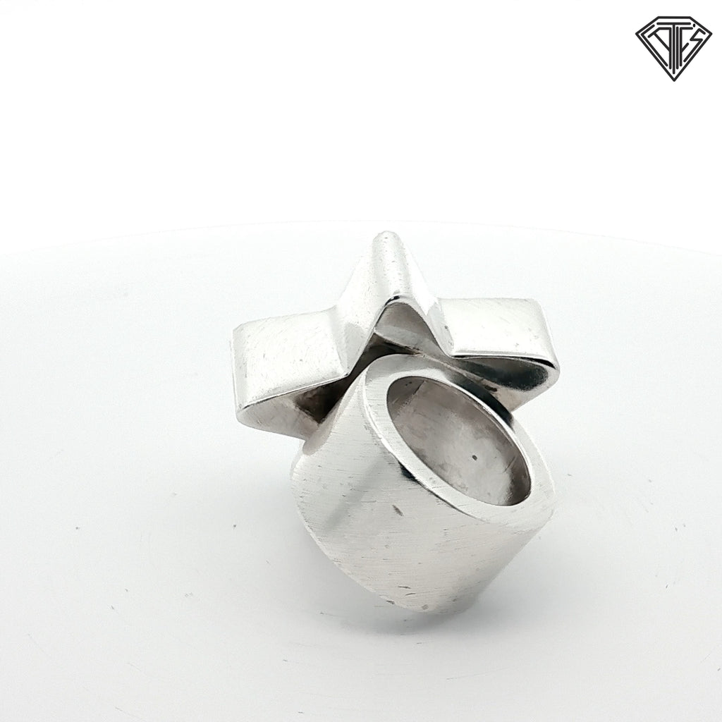 Pre-Loved Kalibre Harlene Korey Sterling Silver Star Ring  21.8 gram Size 6