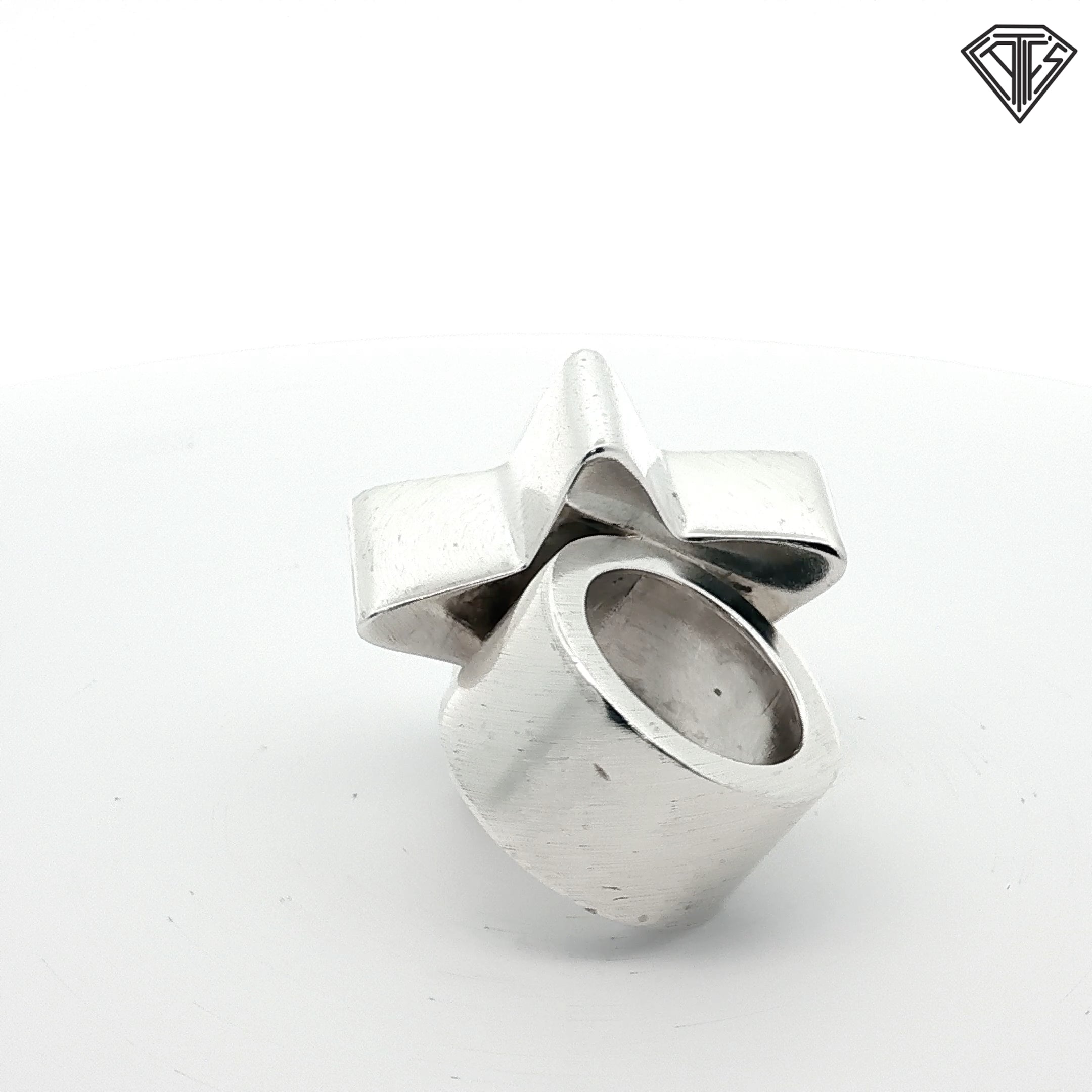 Pre-Loved Kalibre Harlene Korey Sterling Silver Star Ring  21.8 gram Size 6