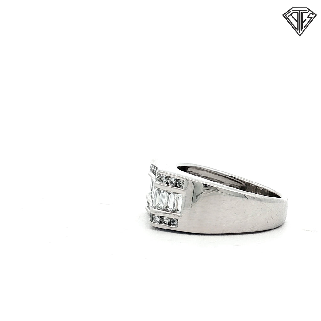14k White Gold 1.00ct F VS2 Baguette/ Round Diamond Total Weight Men Ring 7.6 gram Size 6.5