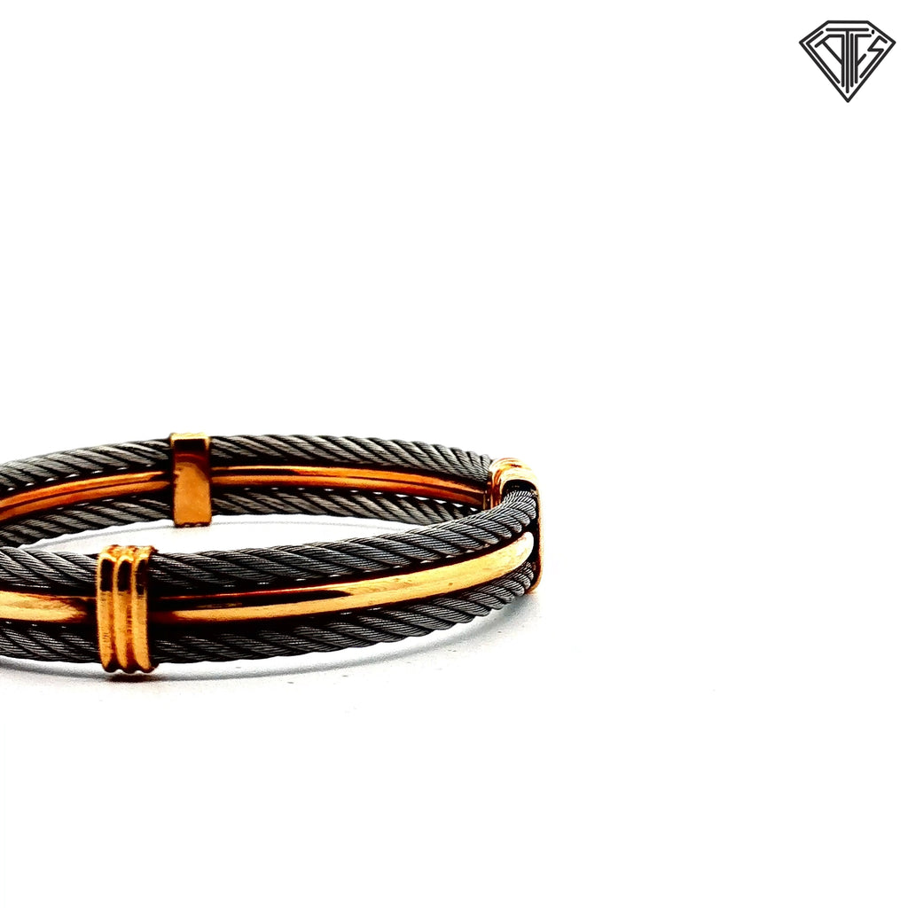 18k Gold Fitted Twisted Cable Bracelet 30.6 gram