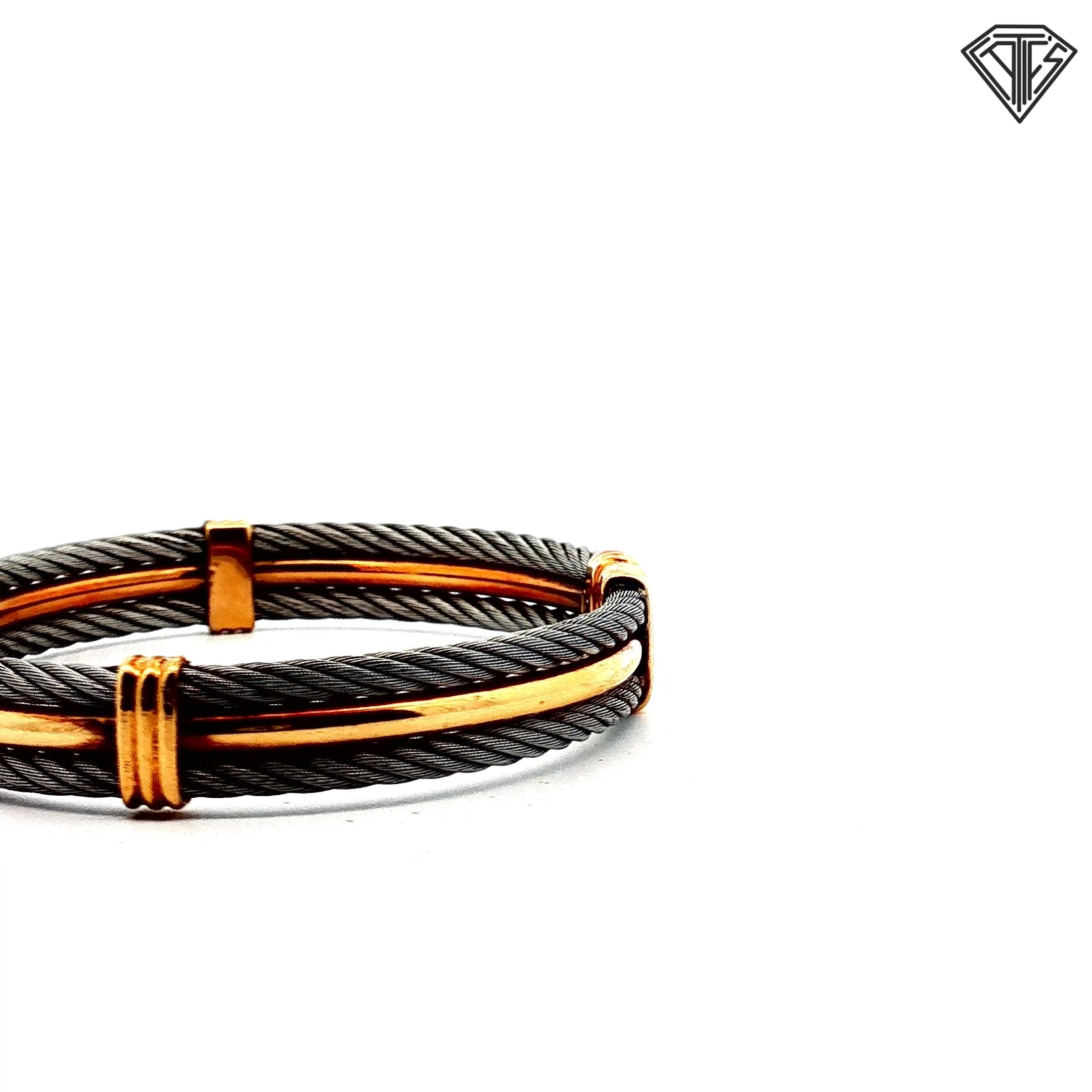 18k Gold Fitted Twisted Cable Bracelet 30.6 gram
