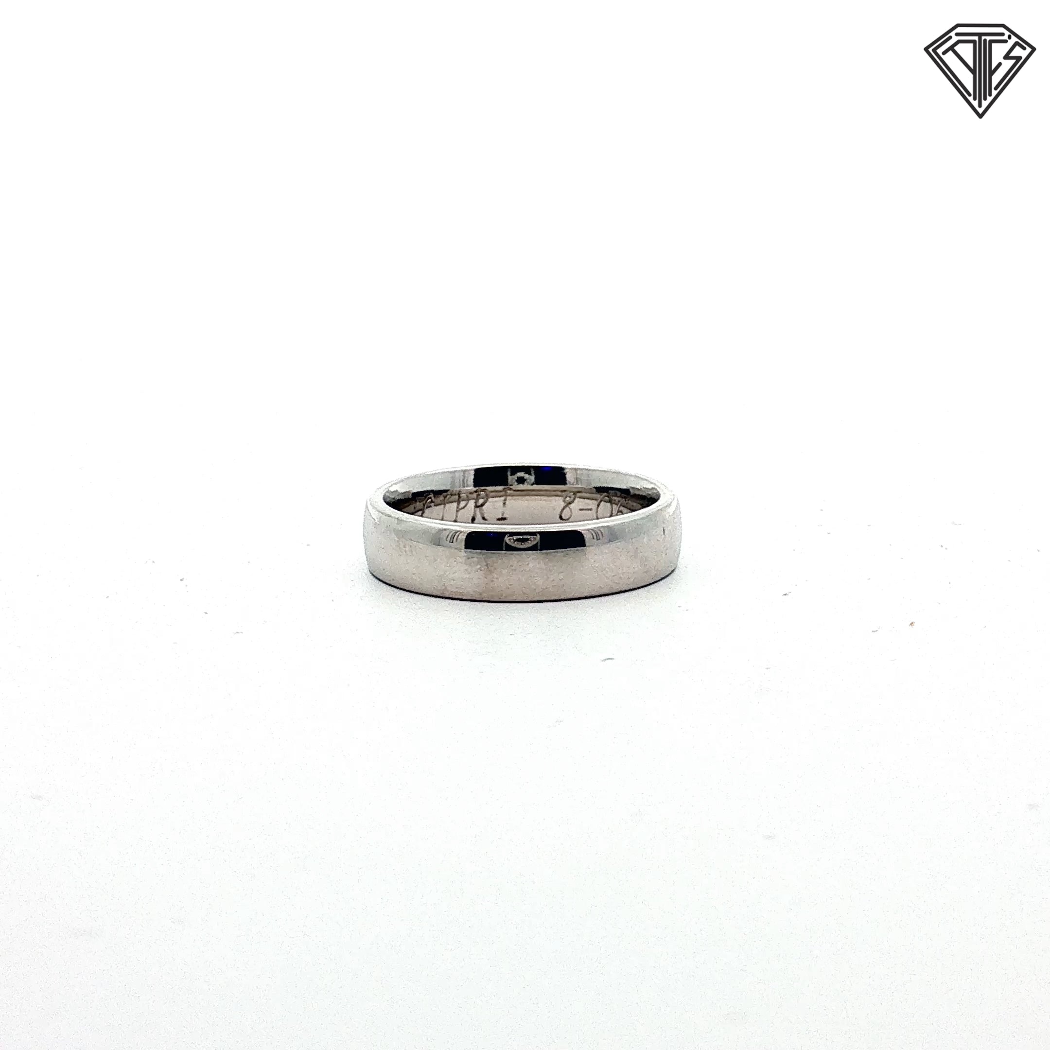 14k White Gold European Comfort-Fit Wedding Band 4.5 gram Size 5.5