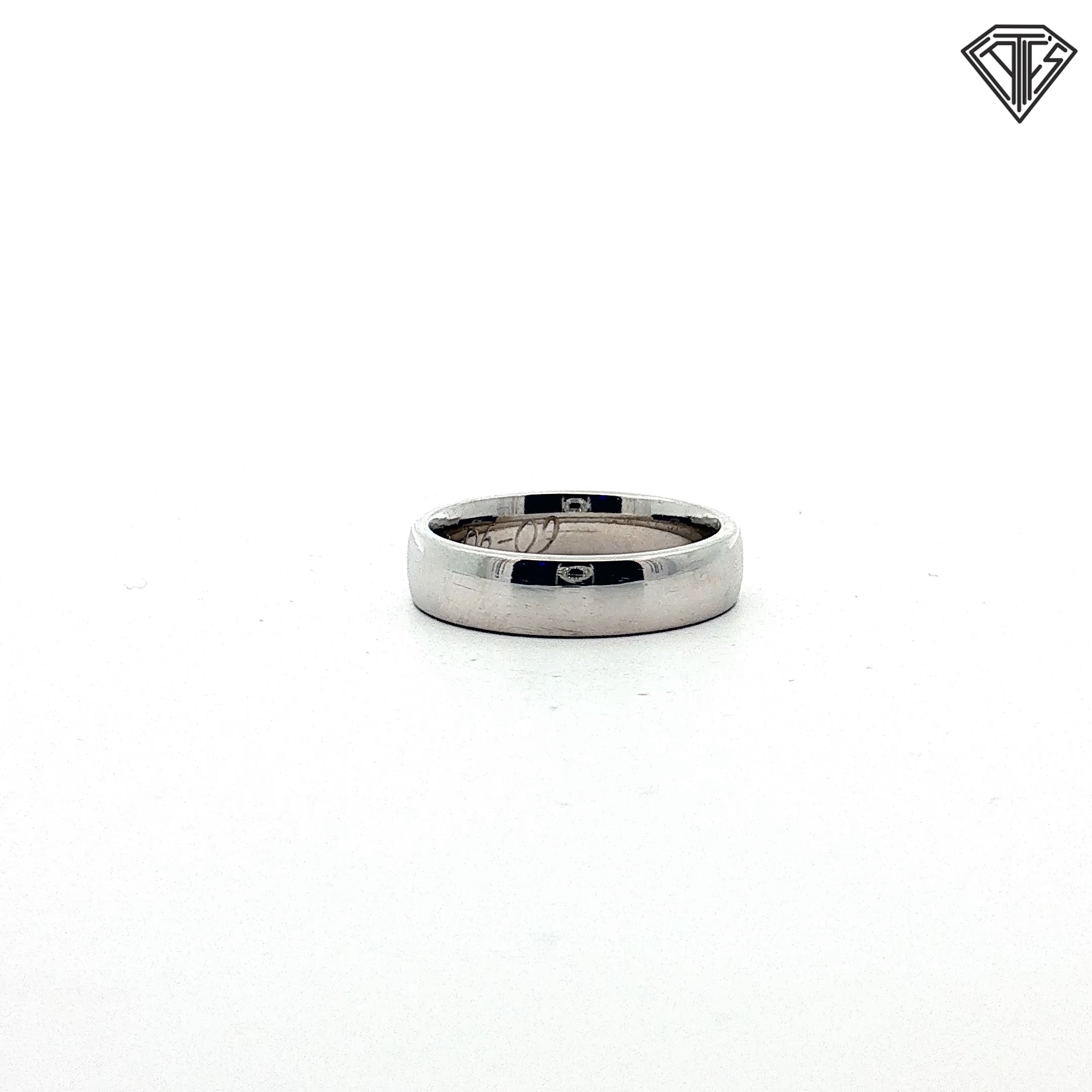 14k White Gold European Comfort-Fit Wedding Band 4.5 gram Size 5.5