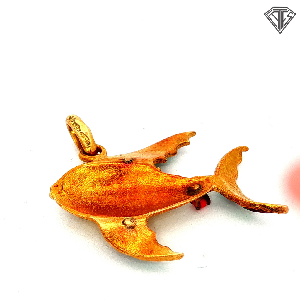 18k Yellow Gold Italian Fish with Enamel and Coral Accents  6 gram /Stamped 247VI