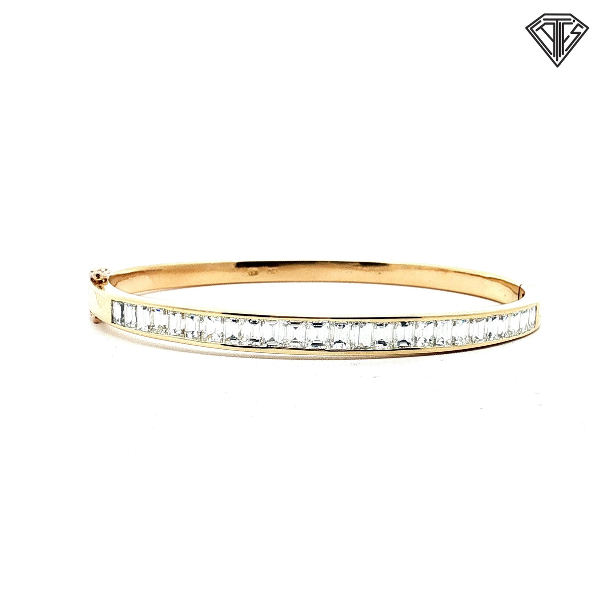 18k Yellow Gold 4.50ct D/E/F VVS2 Baguette Diamond Oval Shaped Bangle Bracelet