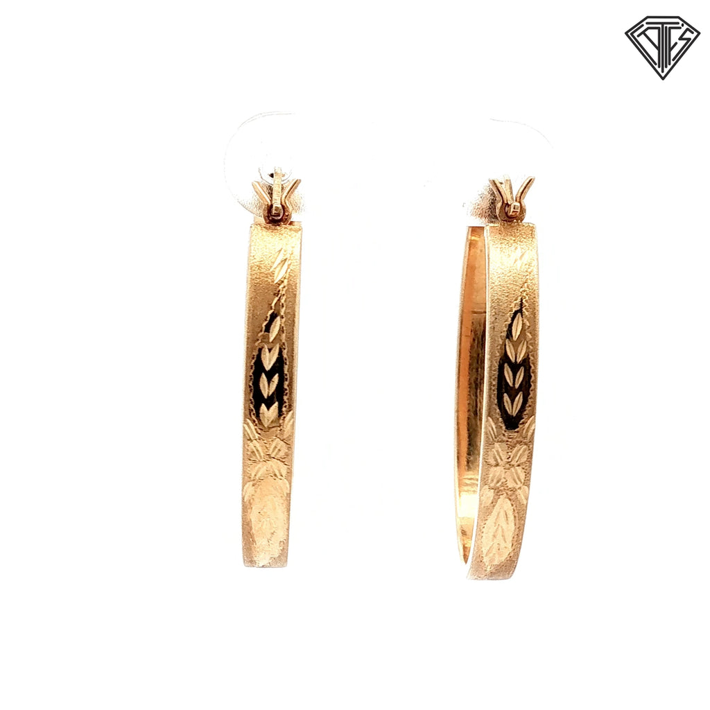 14k Yellow Gold Satin Finish / Diamond Cut Oval Shape Hoop Earrings 2.6 gram