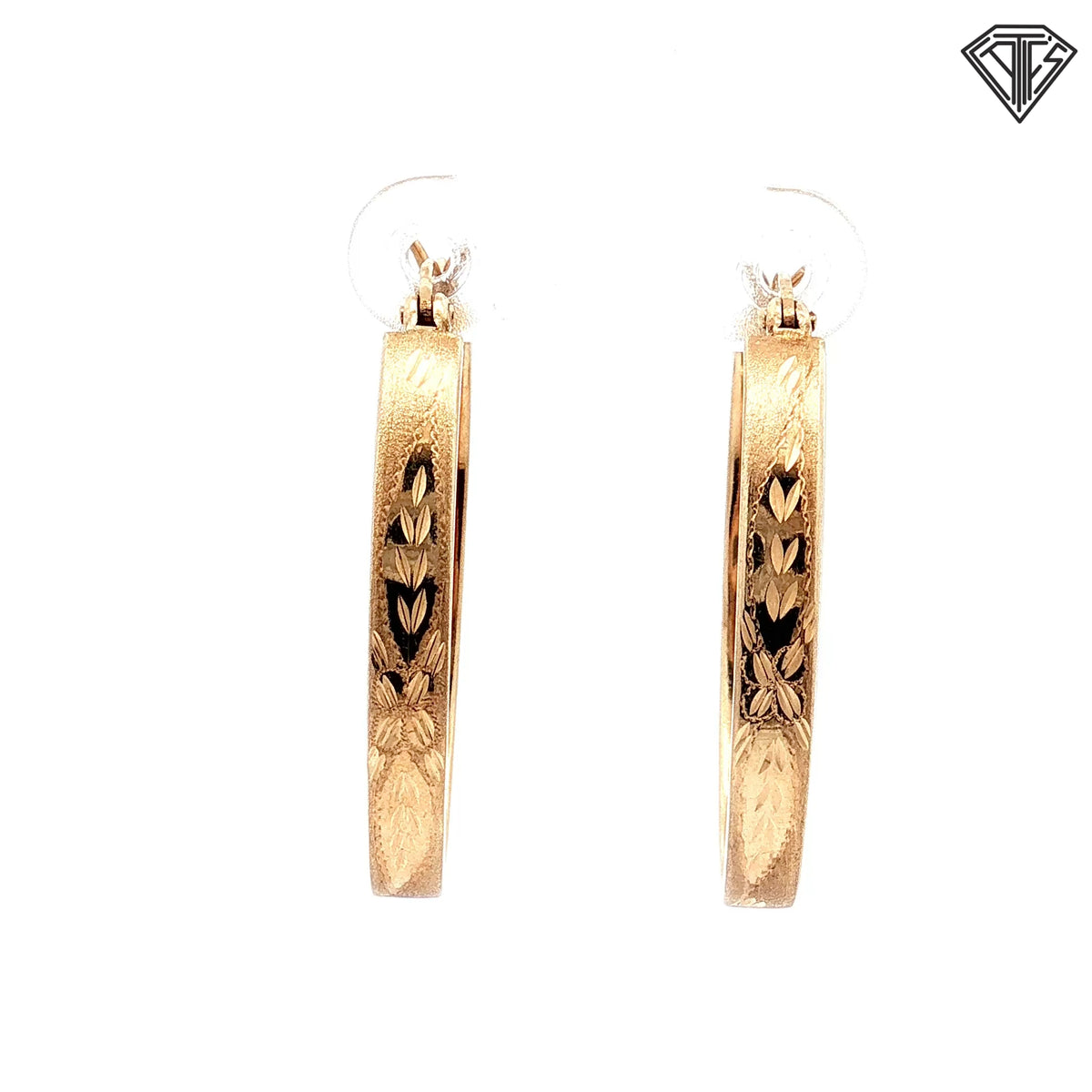 14k Yellow Gold Satin Finish / Diamond Cut Oval Shape Hoop Earrings 2.6 gram