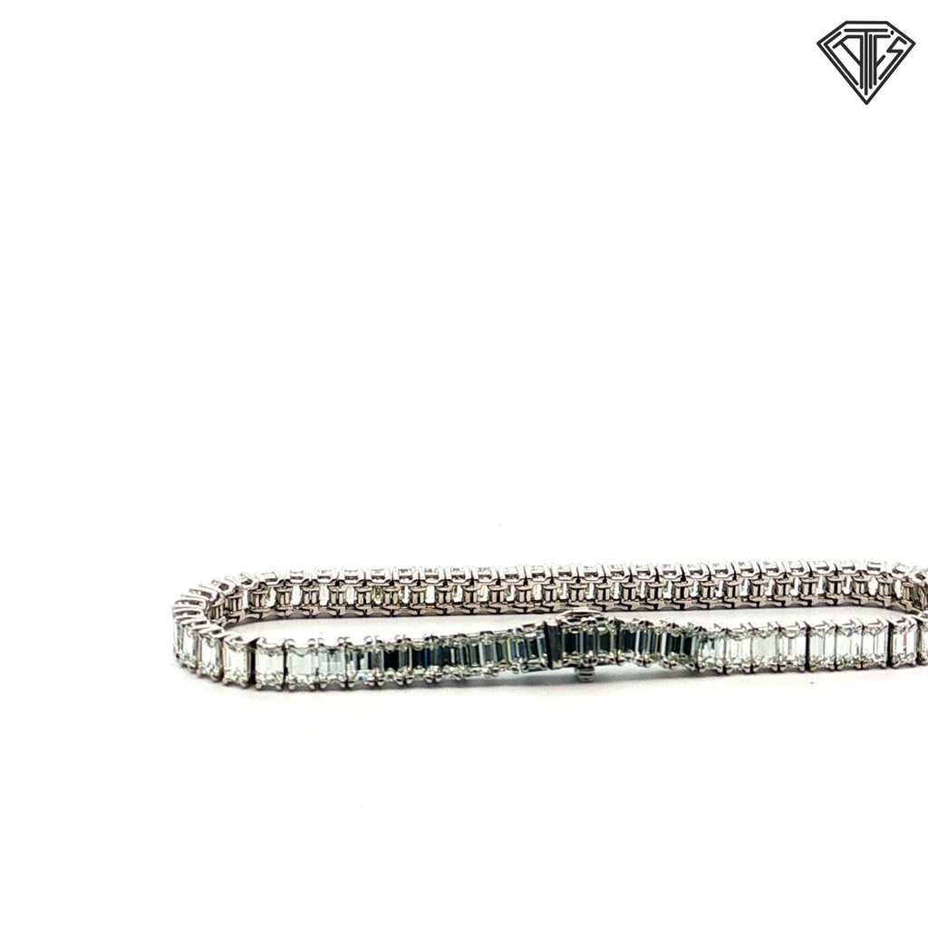 18k White Gold 10.22ct E /F  VS2/ VVS2 Emerald Cut Diamond Tennis Bracelet