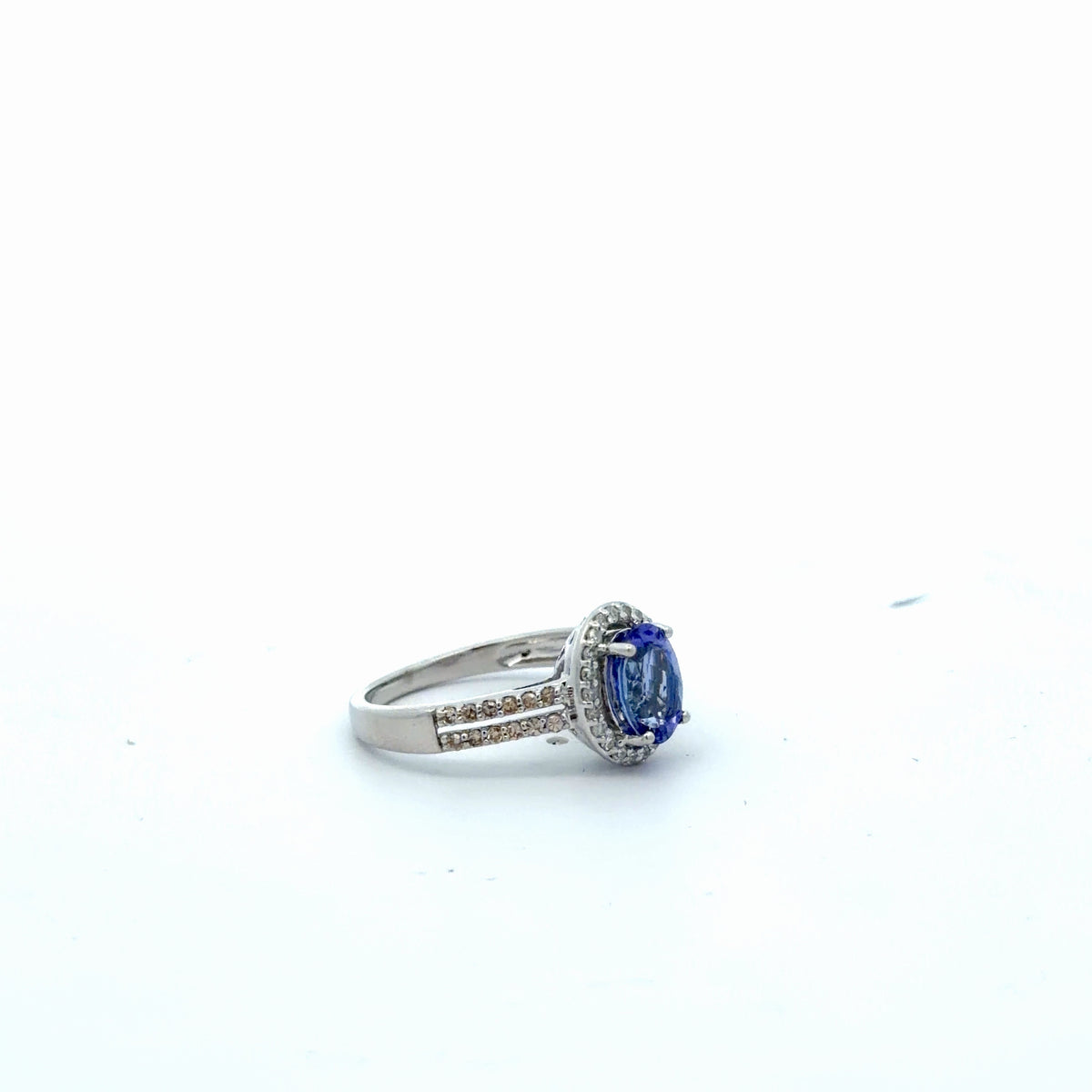 14k White Gold 1.30ct Oval Tanzanite /.30ct Round Champagne / .20ct H SI1 Round Diamond Ring  Size 7  3.30 gram
