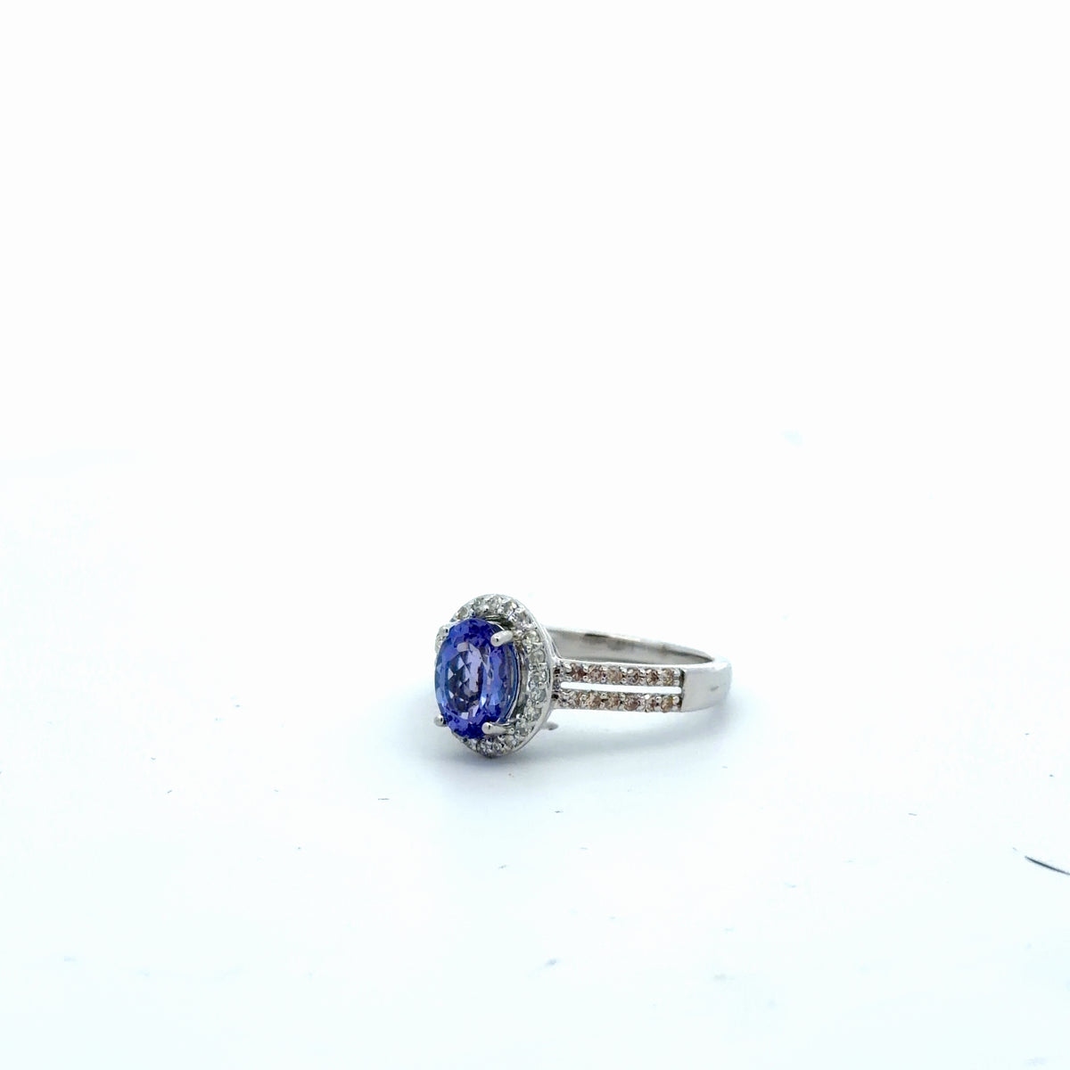 14k White Gold 1.30ct Oval Tanzanite /.30ct Round Champagne / .20ct H SI1 Round Diamond Ring  Size 7  3.30 gram