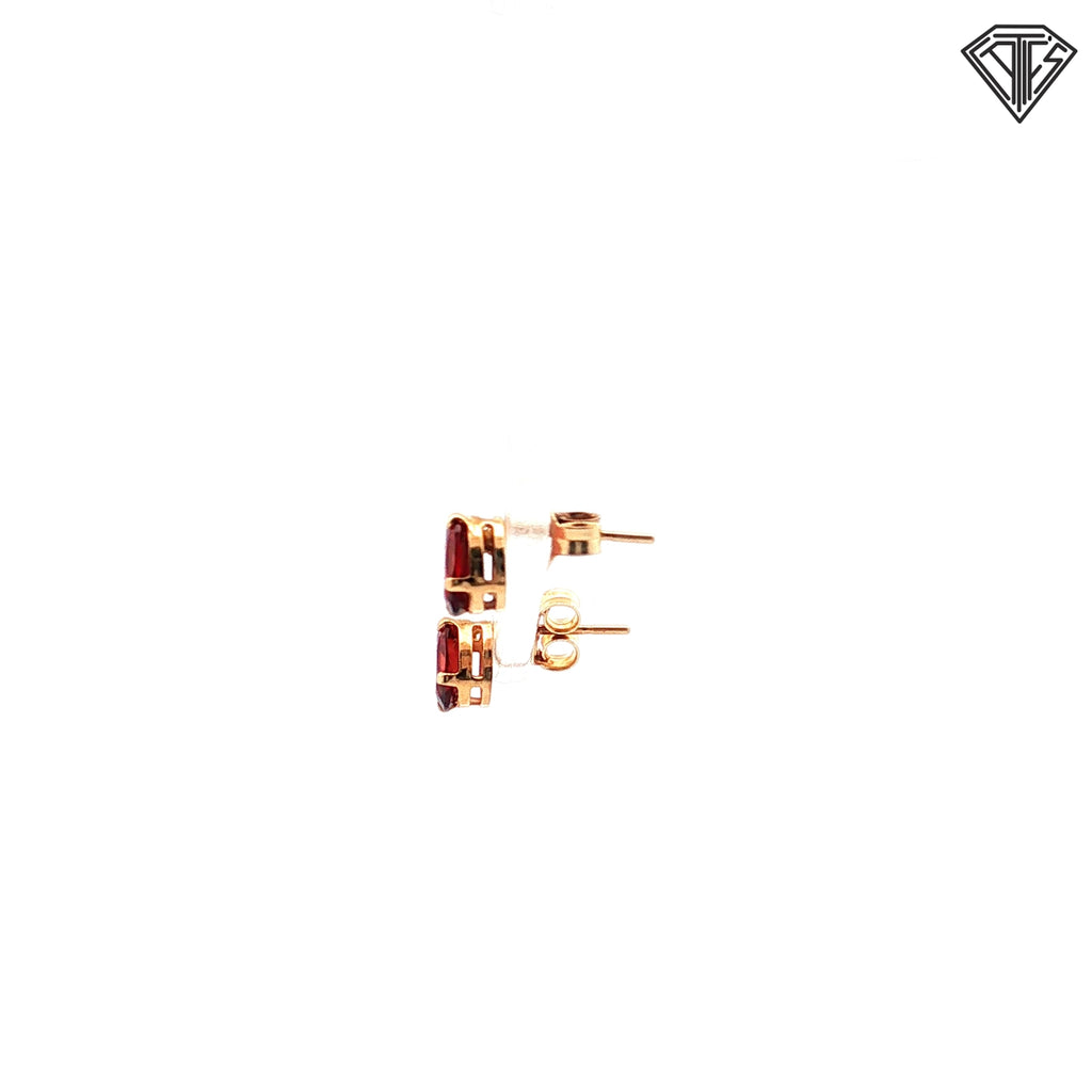 14k Yellow Gold .50ct Oval Mozambique Garnet Stud Earrings 6 x 4