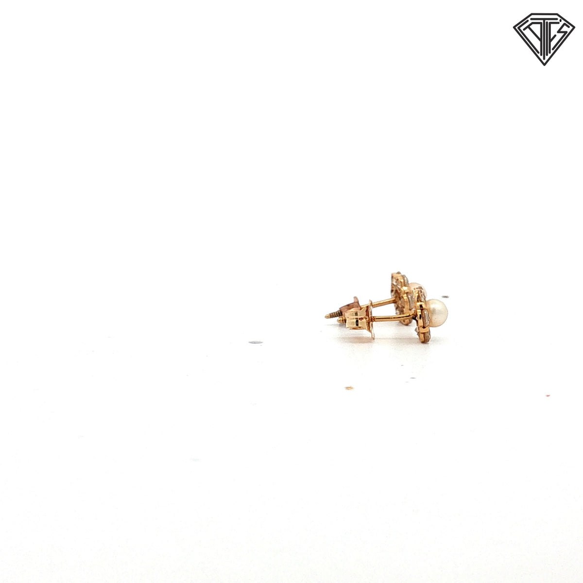 14k Yellow Gold Seed Pearl Stud Earrings  0.6 gram