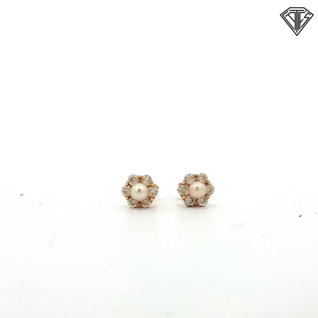 14k Yellow Gold Seed Pearl Stud Earrings  0.6 gram