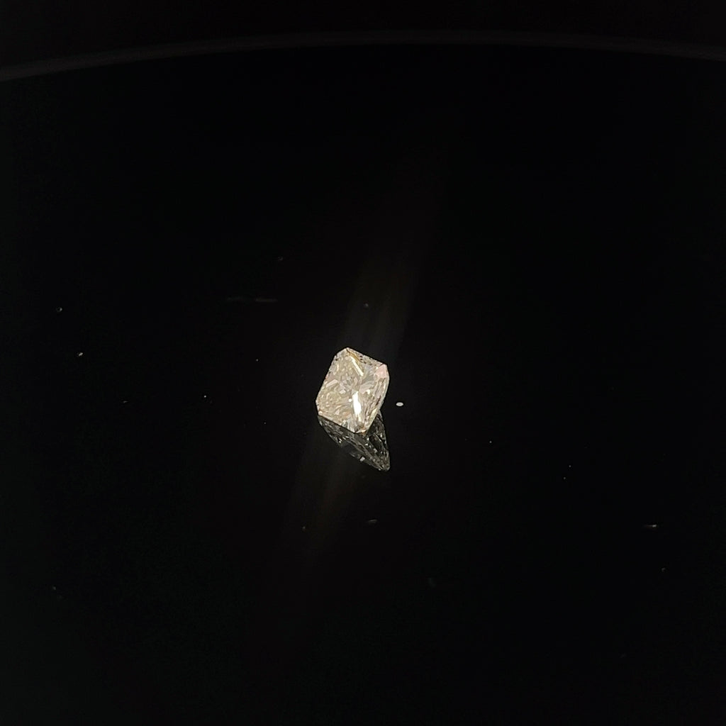 0.98CT CUT-CORNERED SQUARE MODIFIED BRILLIANTJ SI1 GF GIA#5221577282