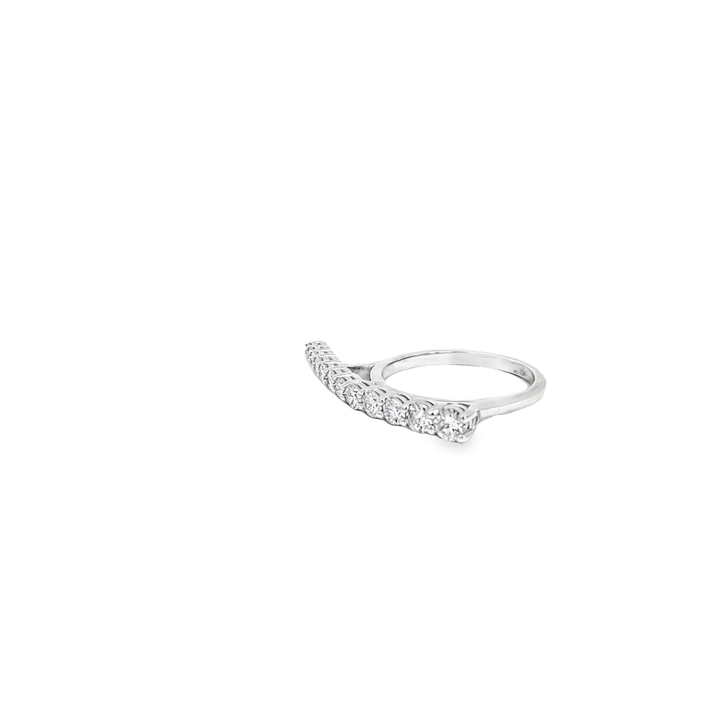 14k White Gold 1.05ct Total Weight of F VS2 Round Diamond Graduated Ring