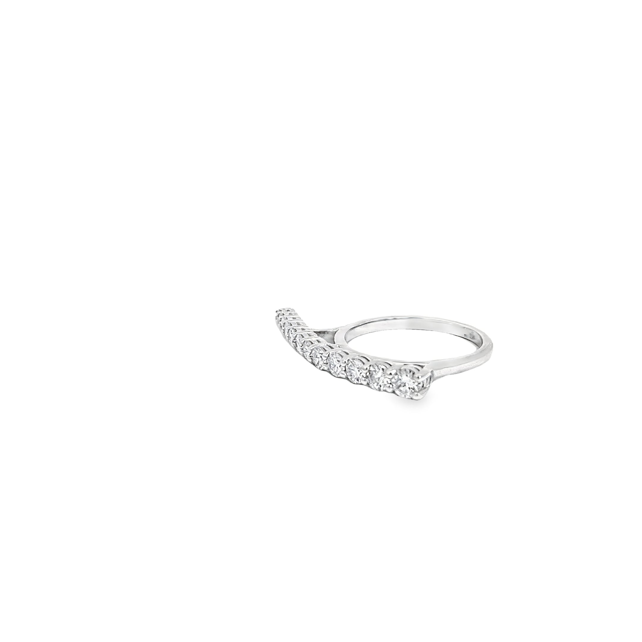 14k White Gold 1.05ct Total Weight of F VS2 Round Diamond Graduated Ring