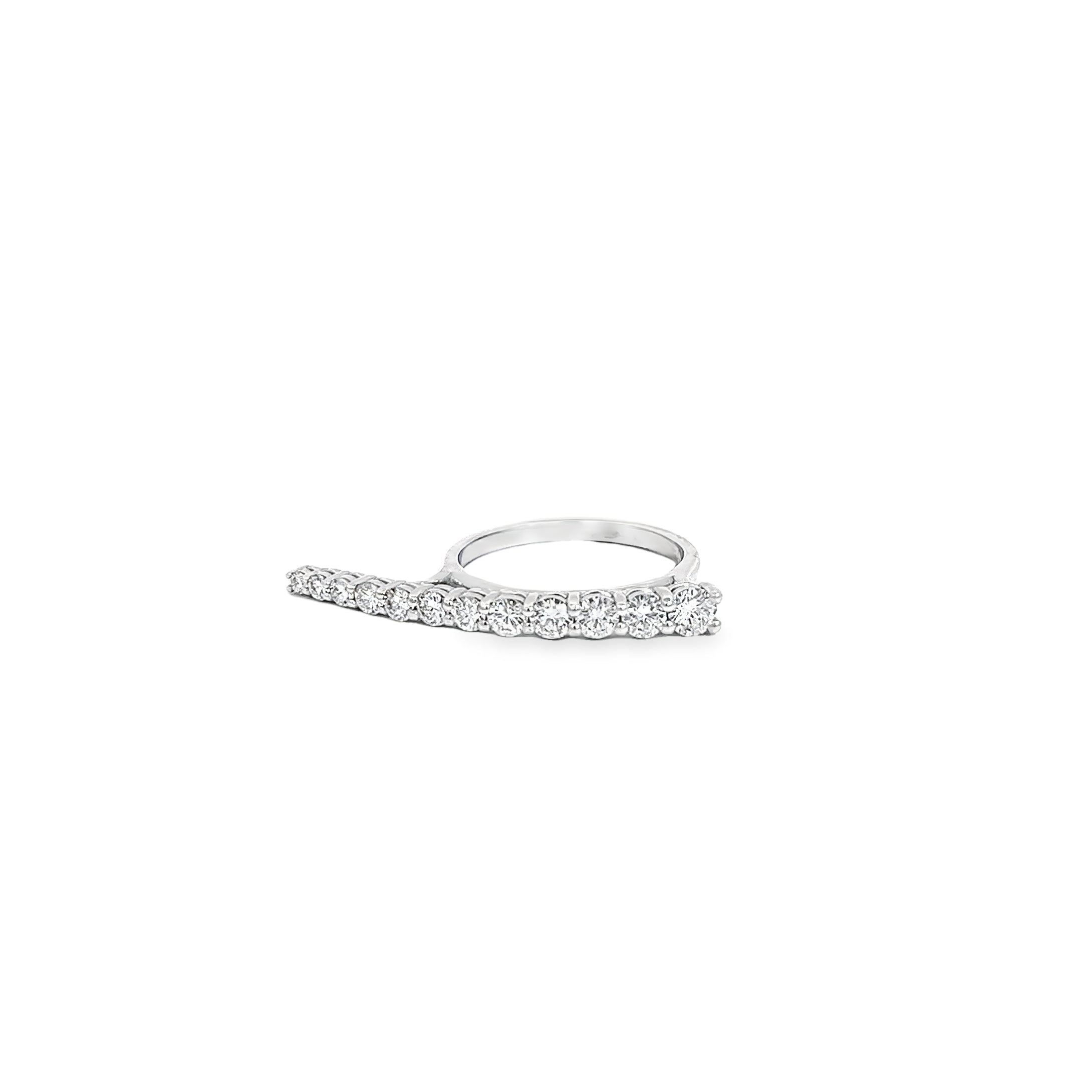 14k White Gold 1.05ct Total Weight of F VS2 Round Diamond Graduated Ring