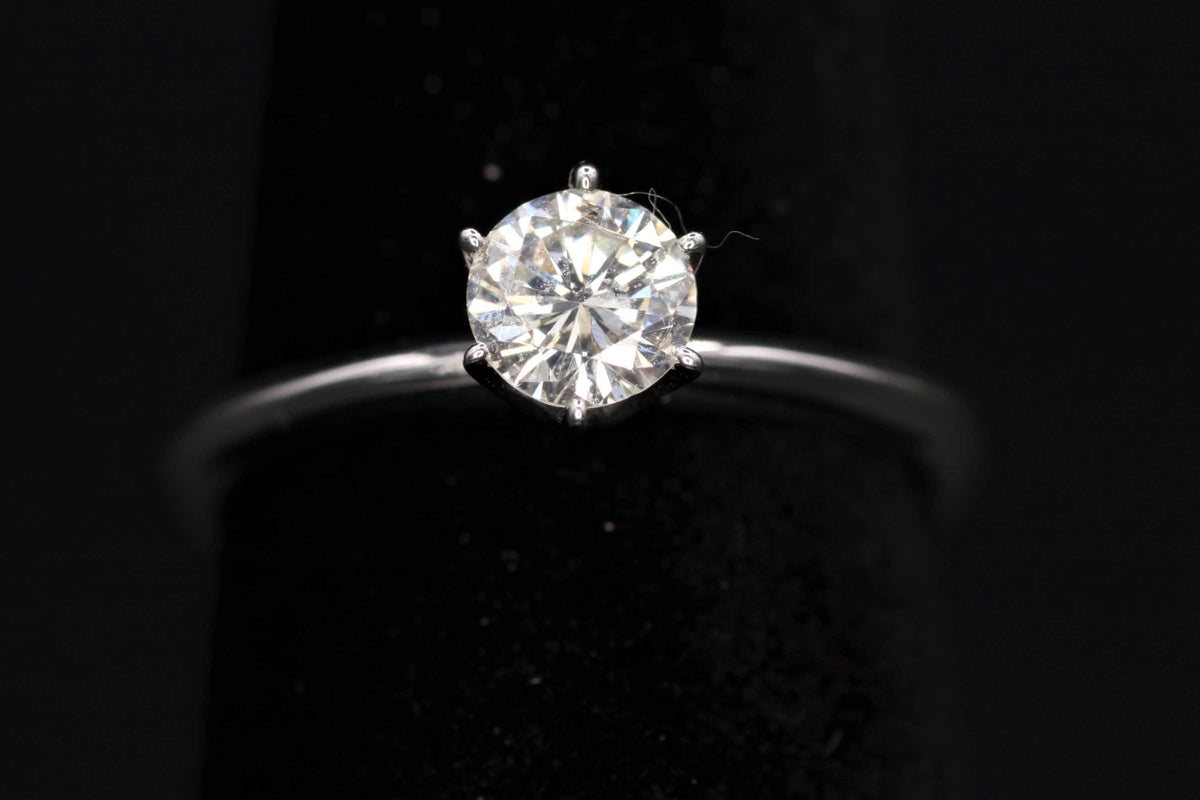 Ladies 18k white gold Diamond Solitaire engagement ring