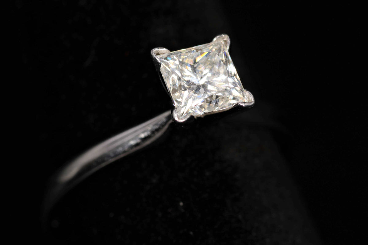 Ladies 14k white Gold Princess Cut diamond solitaire engagement ring