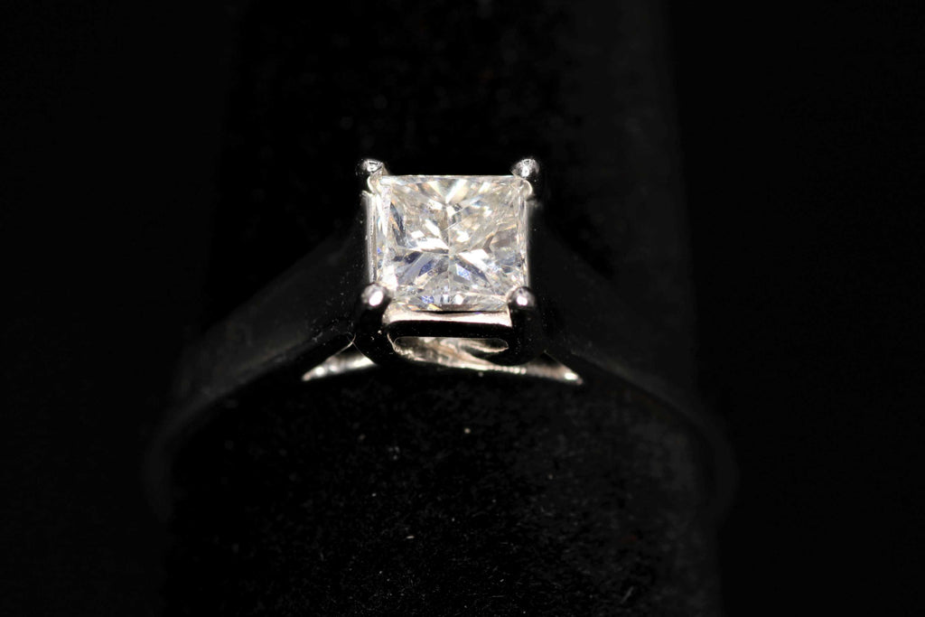 Ladies 14k white gold Princess cut diamond engagement ring