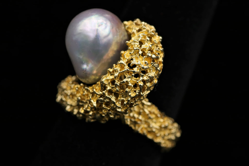 Ladies 14k yellow gold Vintage Baroque Pearl ring