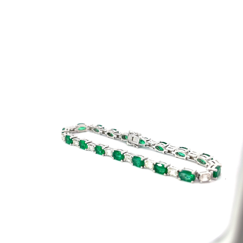 18k White Gold 3.00ct H VS2 Radiant Cut Diamond and 6.00ct Oval Emerald Bracelet