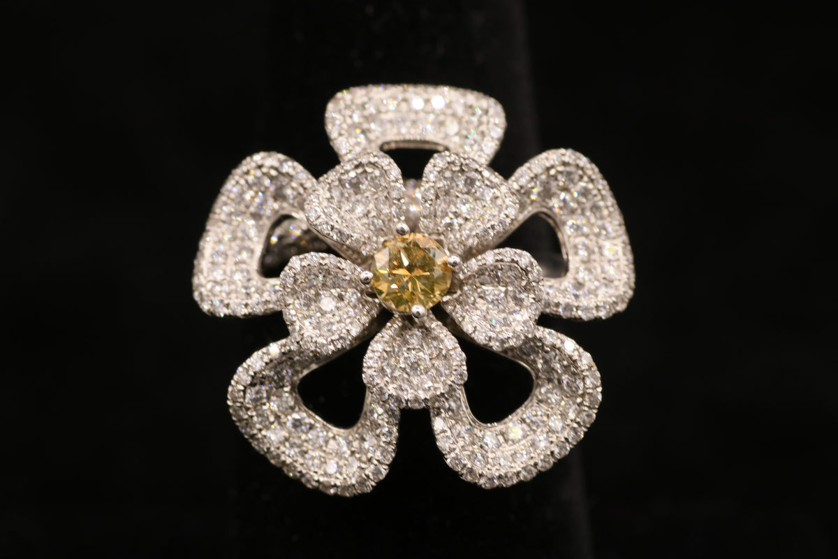 Ladies 18k white Gold Diamond Pave Flower Ring