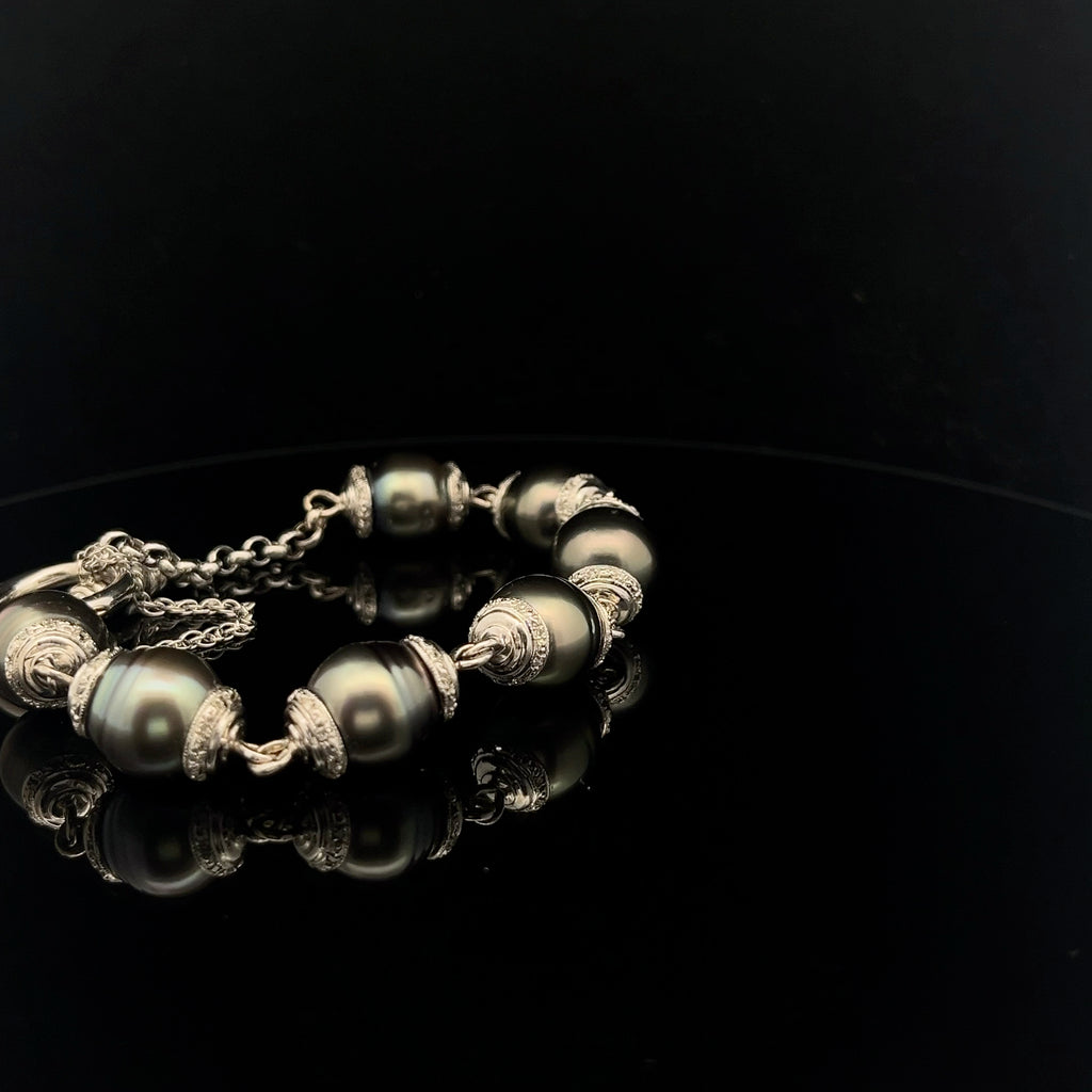 18k White Gold .50ct G VS2 Round Diamond and Tahitian Pearl Bracelet