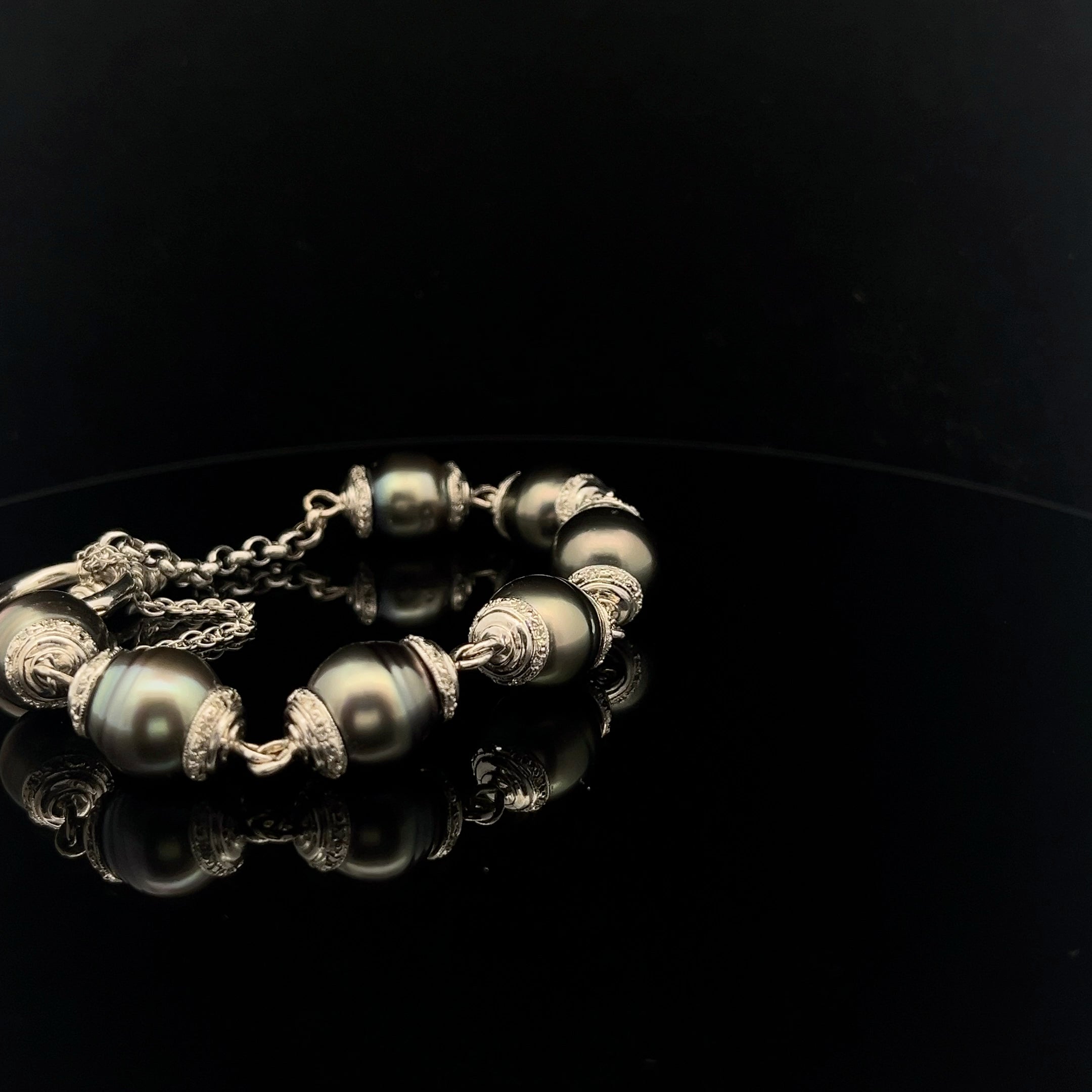 18k White Gold .50ct G VS2 Round Diamond and Tahitian Pearl Bracelet