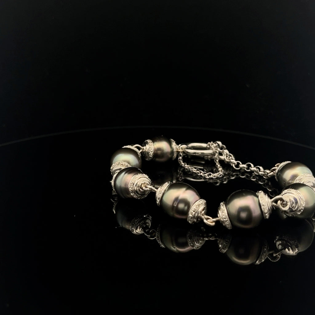 18k White Gold .50ct G VS2 Round Diamond and Tahitian Pearl Bracelet
