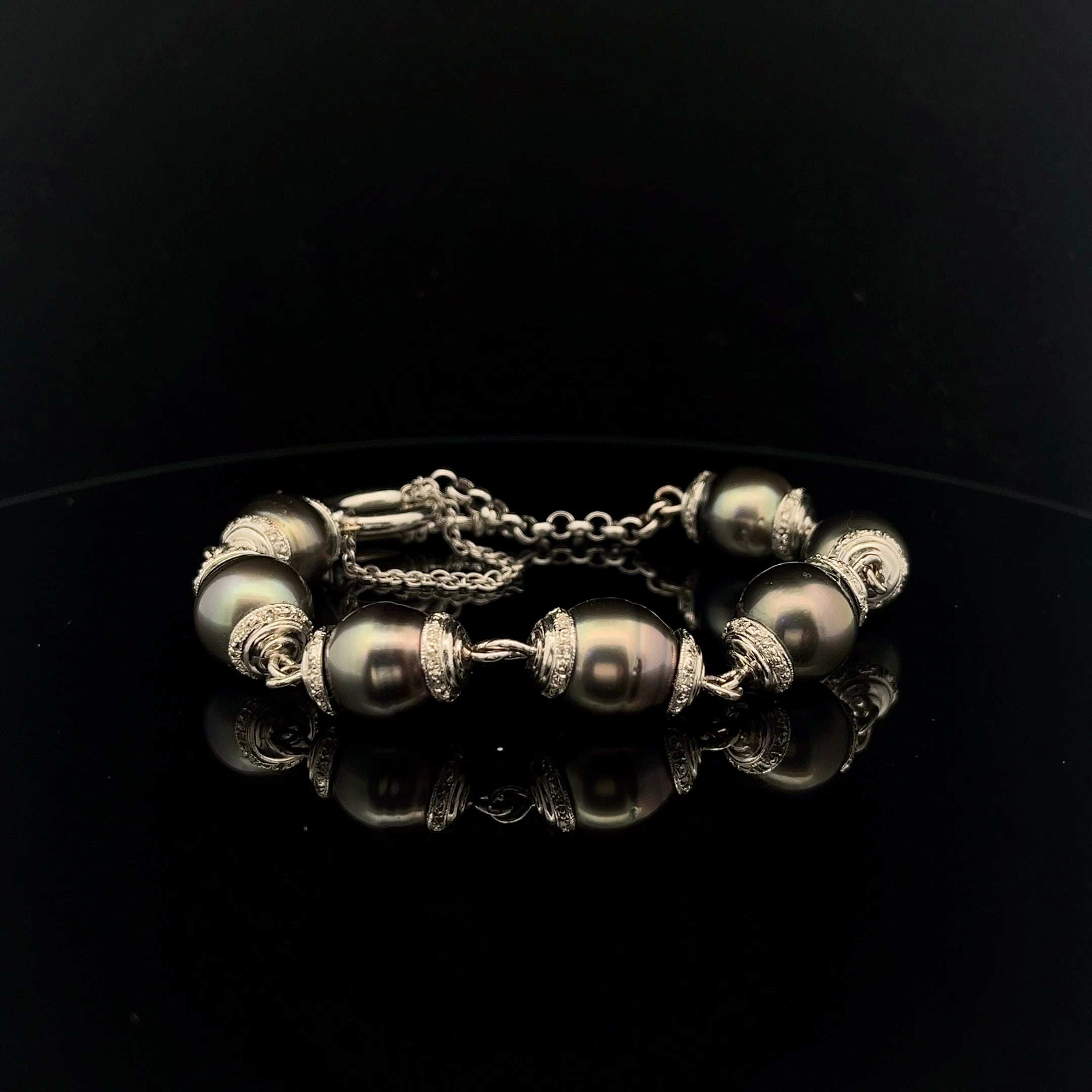 18k White Gold .50ct G VS2 Round Diamond and Tahitian Pearl Bracelet
